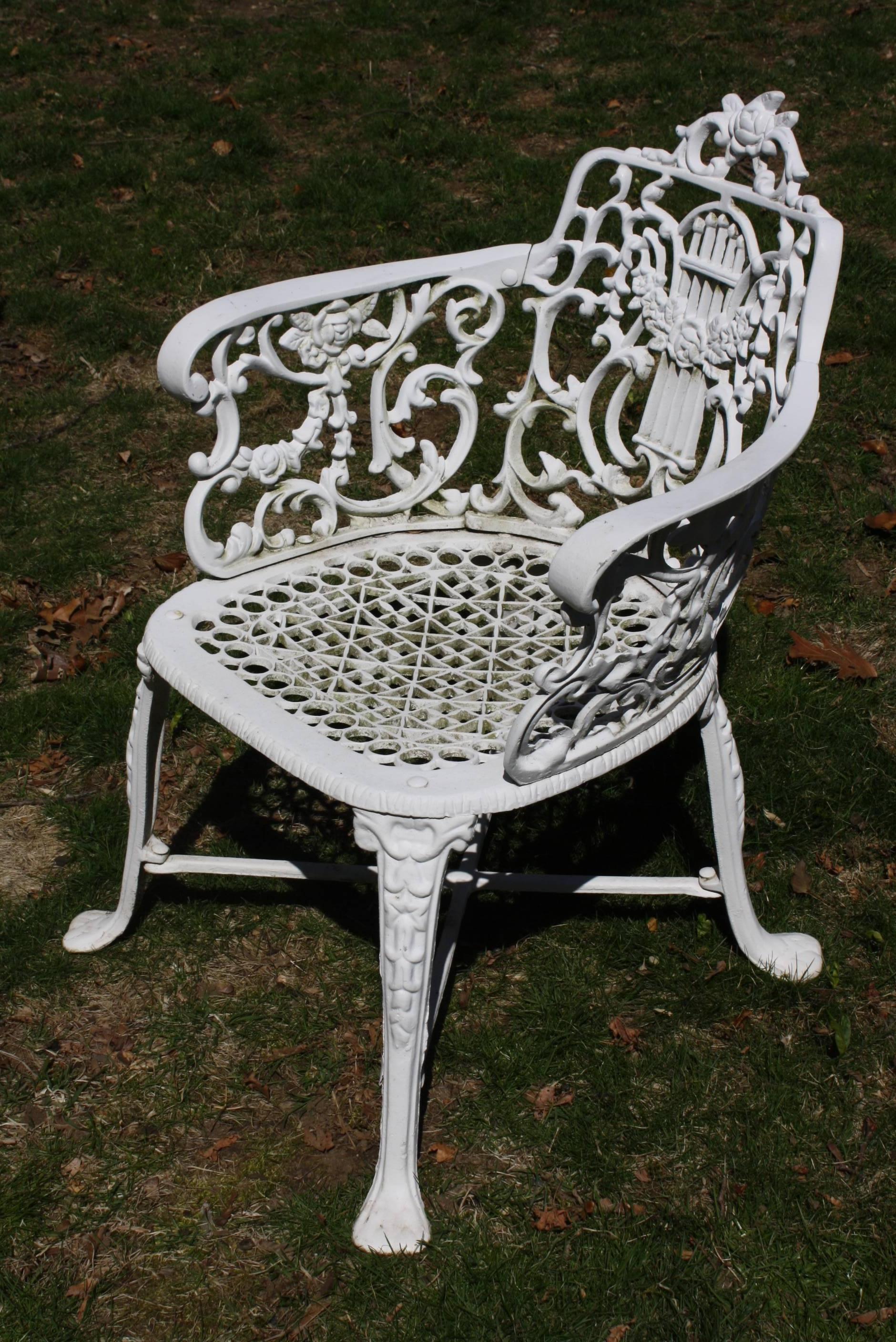 Ornate Victorian Style Garden Dining Set in Cast Aluminum In Good Condition In Pembroke, MA