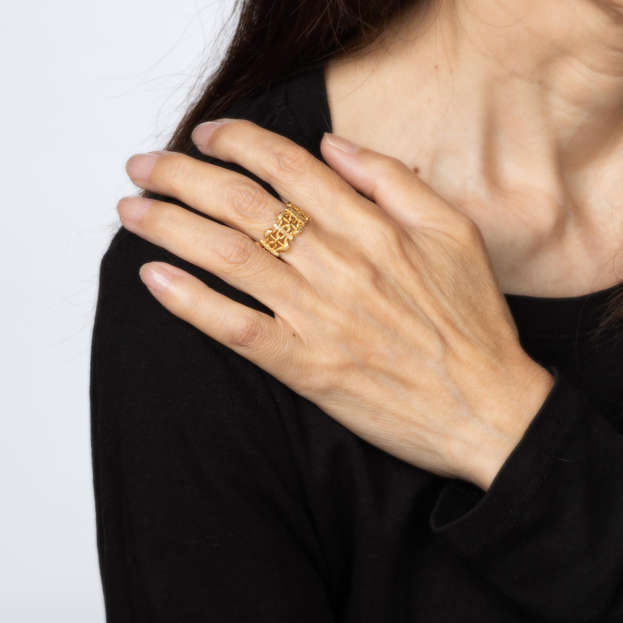 Donna Anello A Link d'epoca ornato Sz 6.5 Oro giallo 18k Banda larga a sigaro in vendita