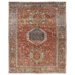 Verzierter persischer Karadjeh-Teppich im Vintage-Stil mit drei geometrischen Medaillons und Motiven
