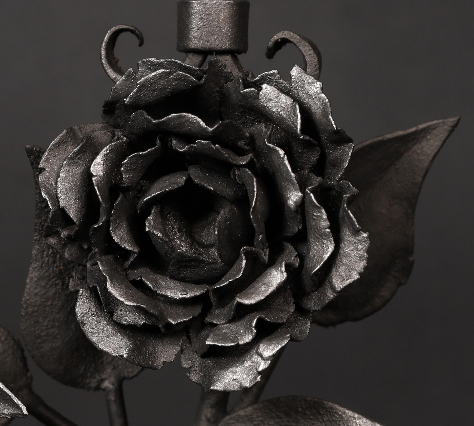 Noirci Pare-feu orné de roses et de tulipes en vente