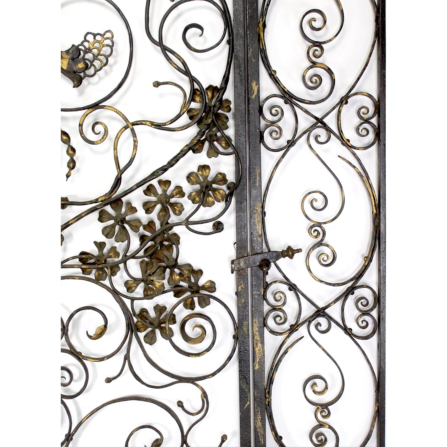 Ornate Wrought Iron & Parcel-Gilt Figural Entry Gate in Manner of Edgar Brandt in vendita 3