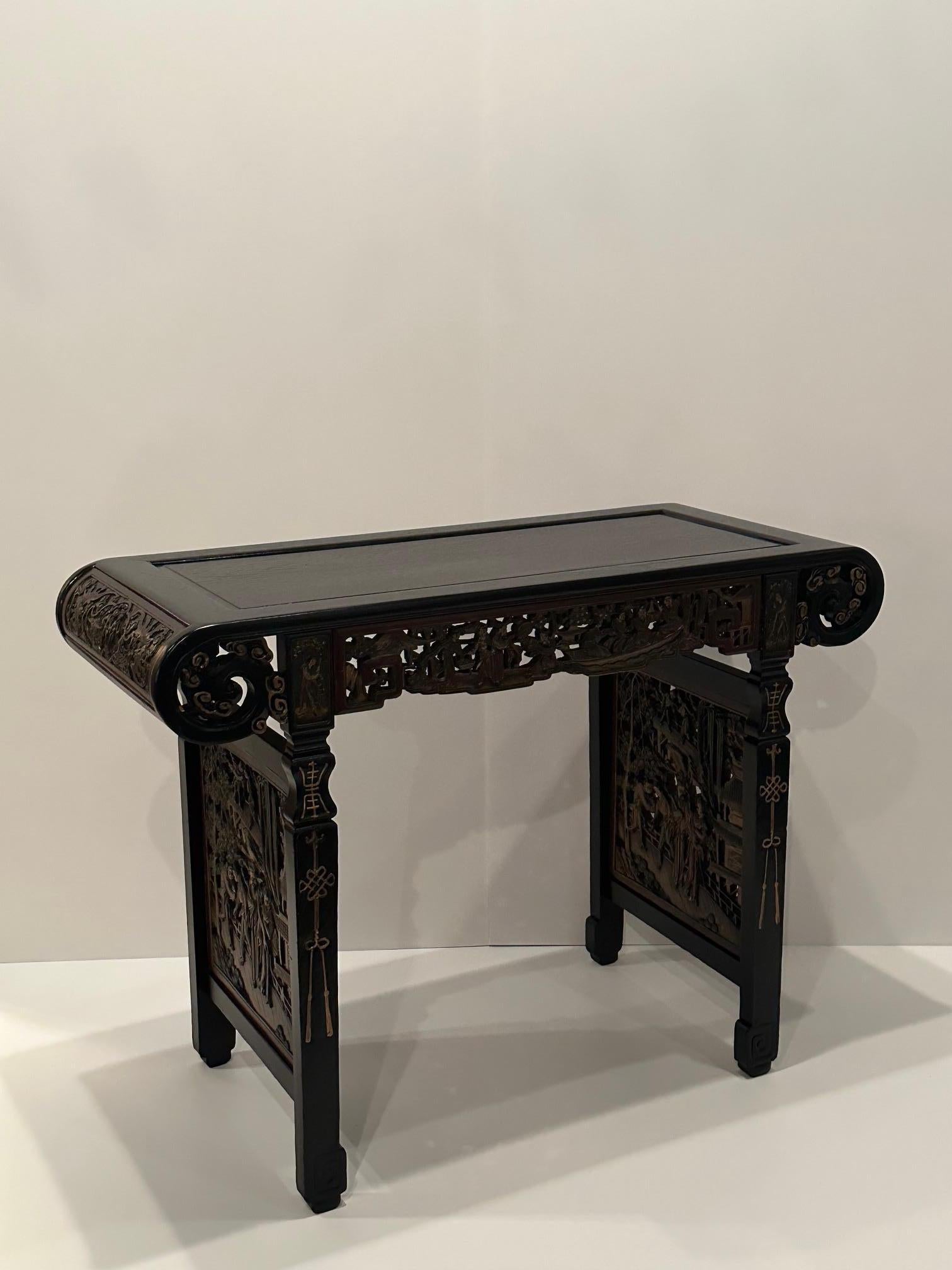 Ornately Carved Antique Ebonized Chinese Center Table In Good Condition In Hopewell, NJ
