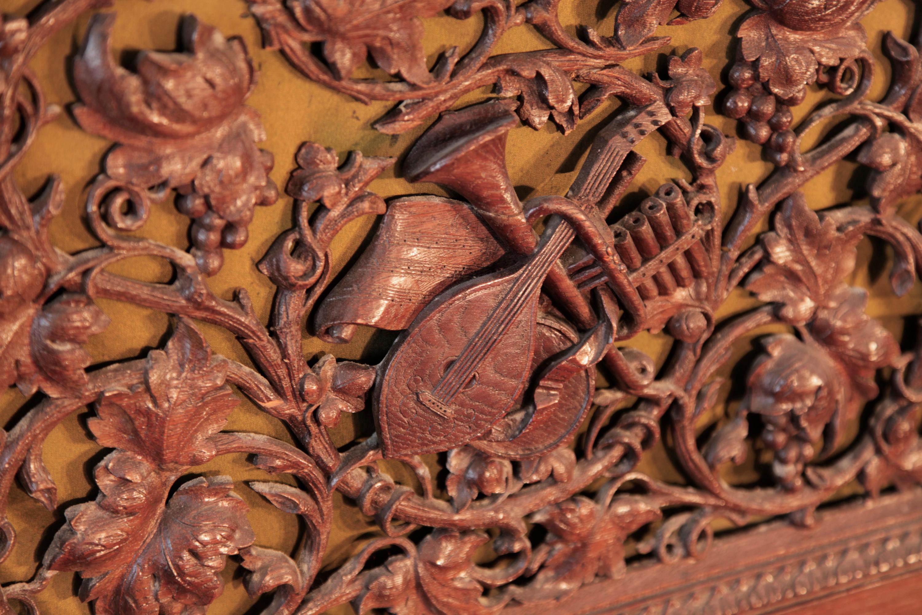 Piano droit Biese Hof ornementé et sculpté Panneaux ajourés Pieds de griffon en haut-relief en vente 6