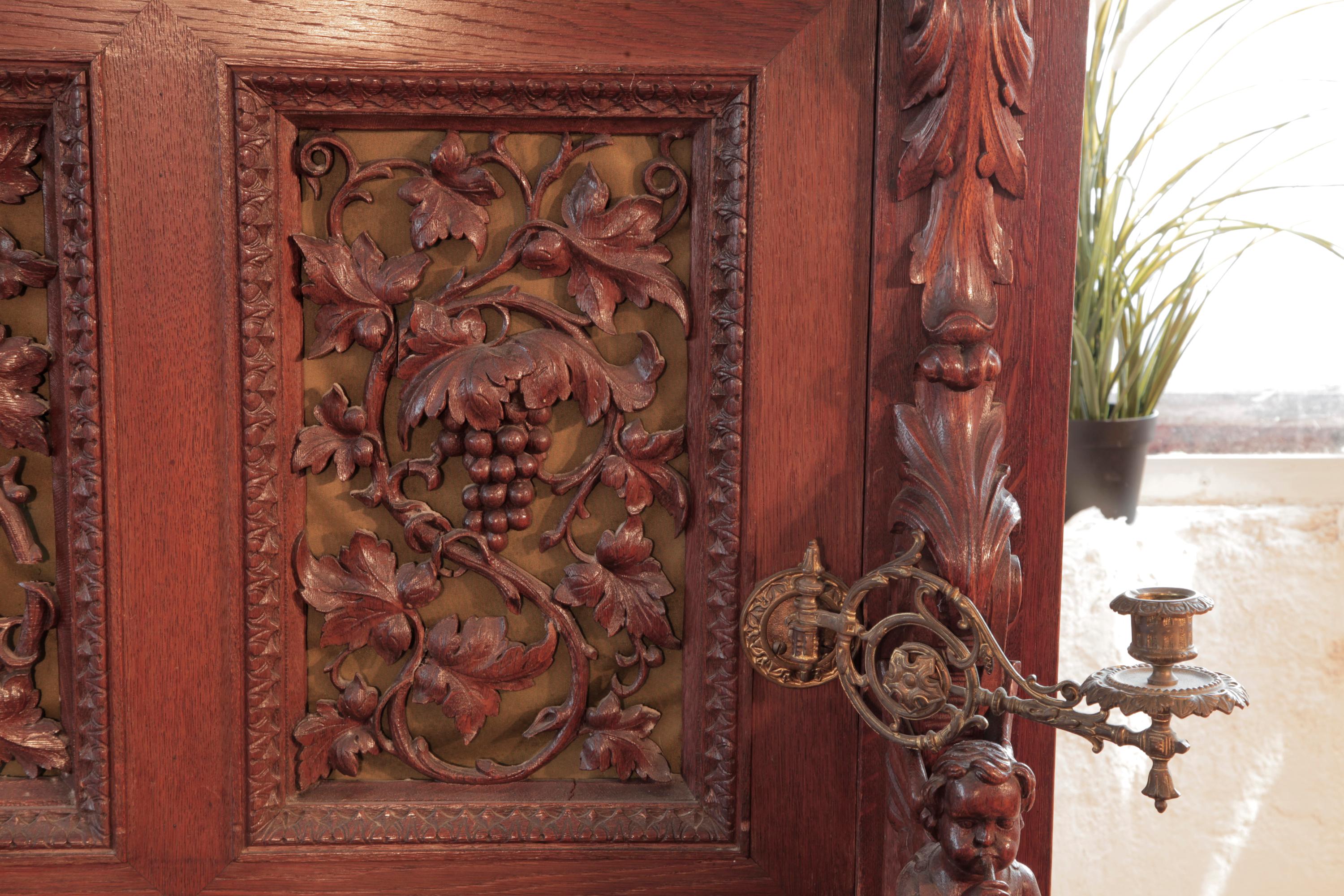 Piano droit Biese Hof ornementé et sculpté Panneaux ajourés Pieds de griffon en haut-relief en vente 2