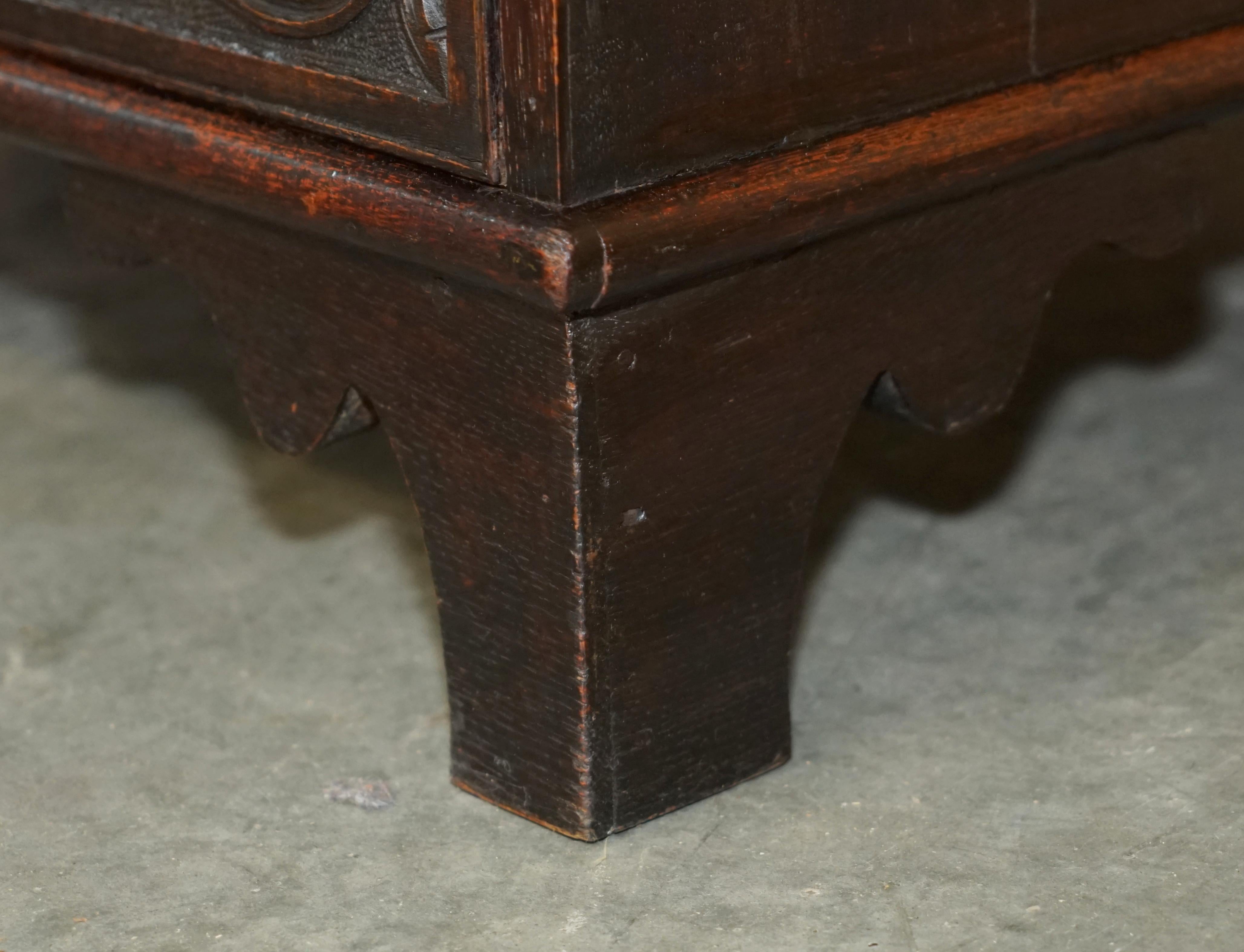 ORNATELY CARVED ENGLISH OAK LIBRARY BUREAU BOOKCASE LION'S HEAD BRASS HANDLES en vente 4