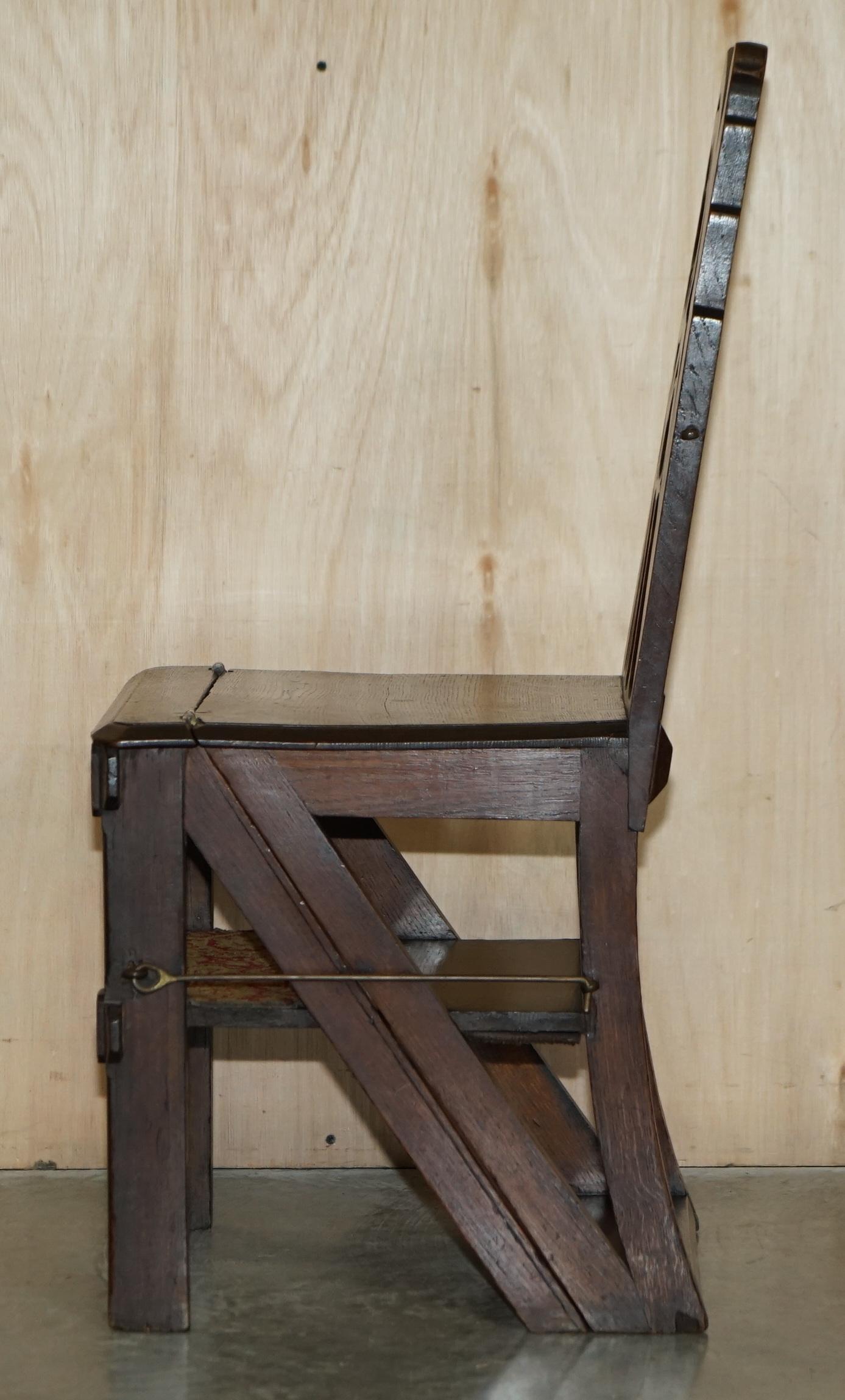 Steps de chaise métamorphiques en chêne anglais sculptées de façon ornementale, marches de bibliothèque en vente 5