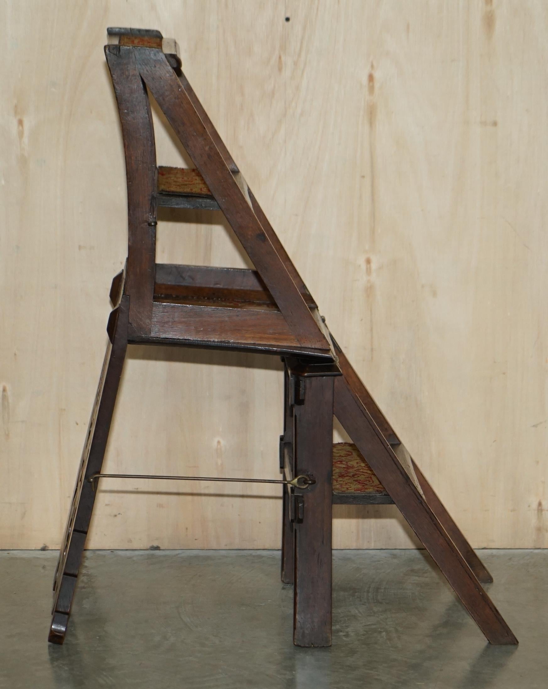 Steps de chaise métamorphiques en chêne anglais sculptées de façon ornementale, marches de bibliothèque en vente 12
