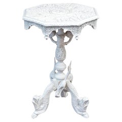 Table d'appoint à piédestal en résine moulée décorée à la peinture indienne