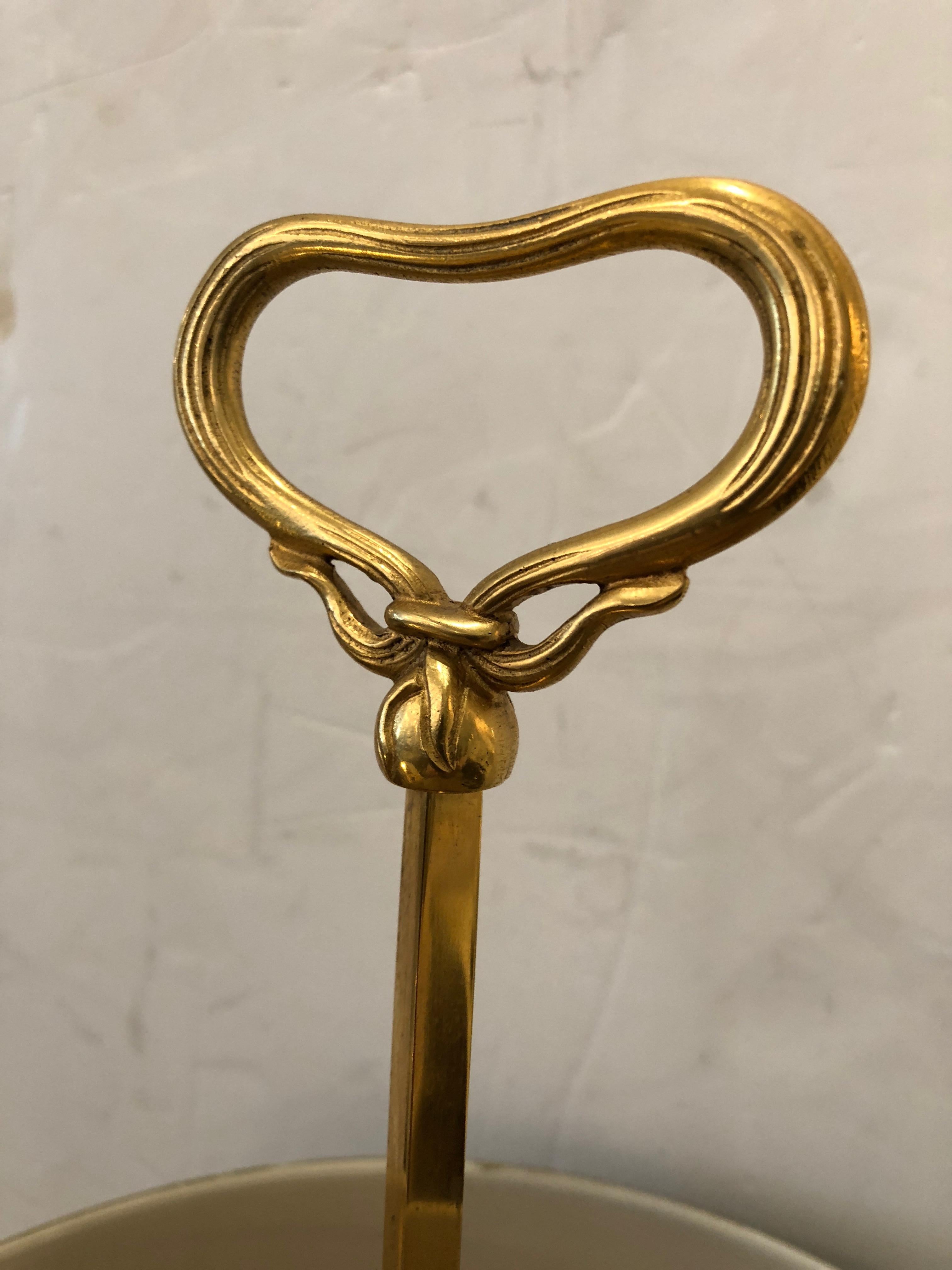 Verzierte schöne Bouilette-Tischlampe aus Messing mit Vögeln 7