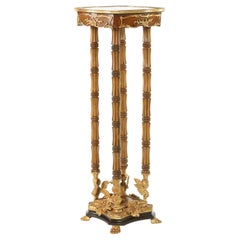 Mesa con pedestal de madera de frutal / montada en bronce dorado ornamentado