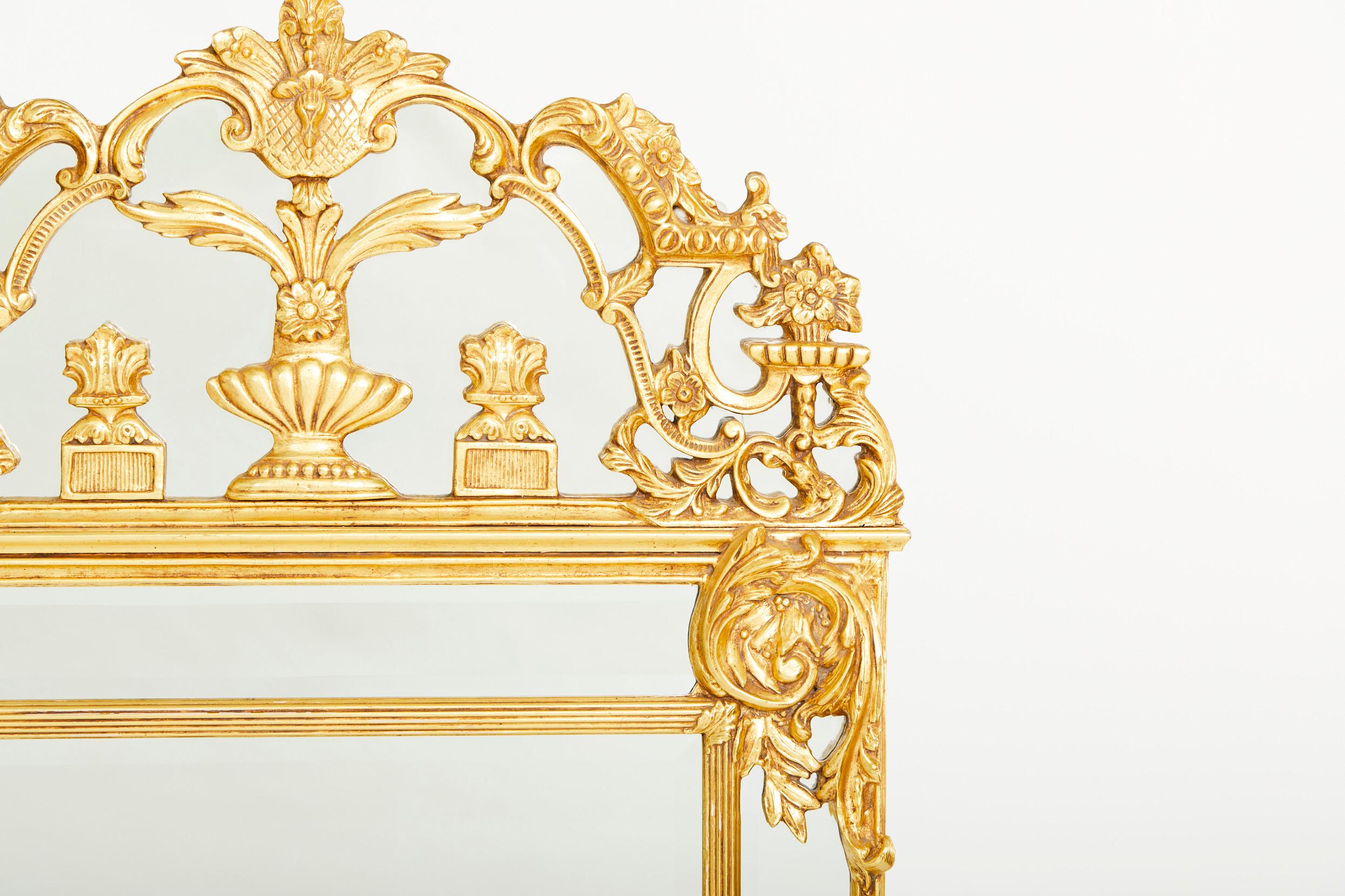 Ornamental vergoldetes Wood Wood gerahmt Hängender Wandspiegel (Vergoldetes Holz) im Angebot