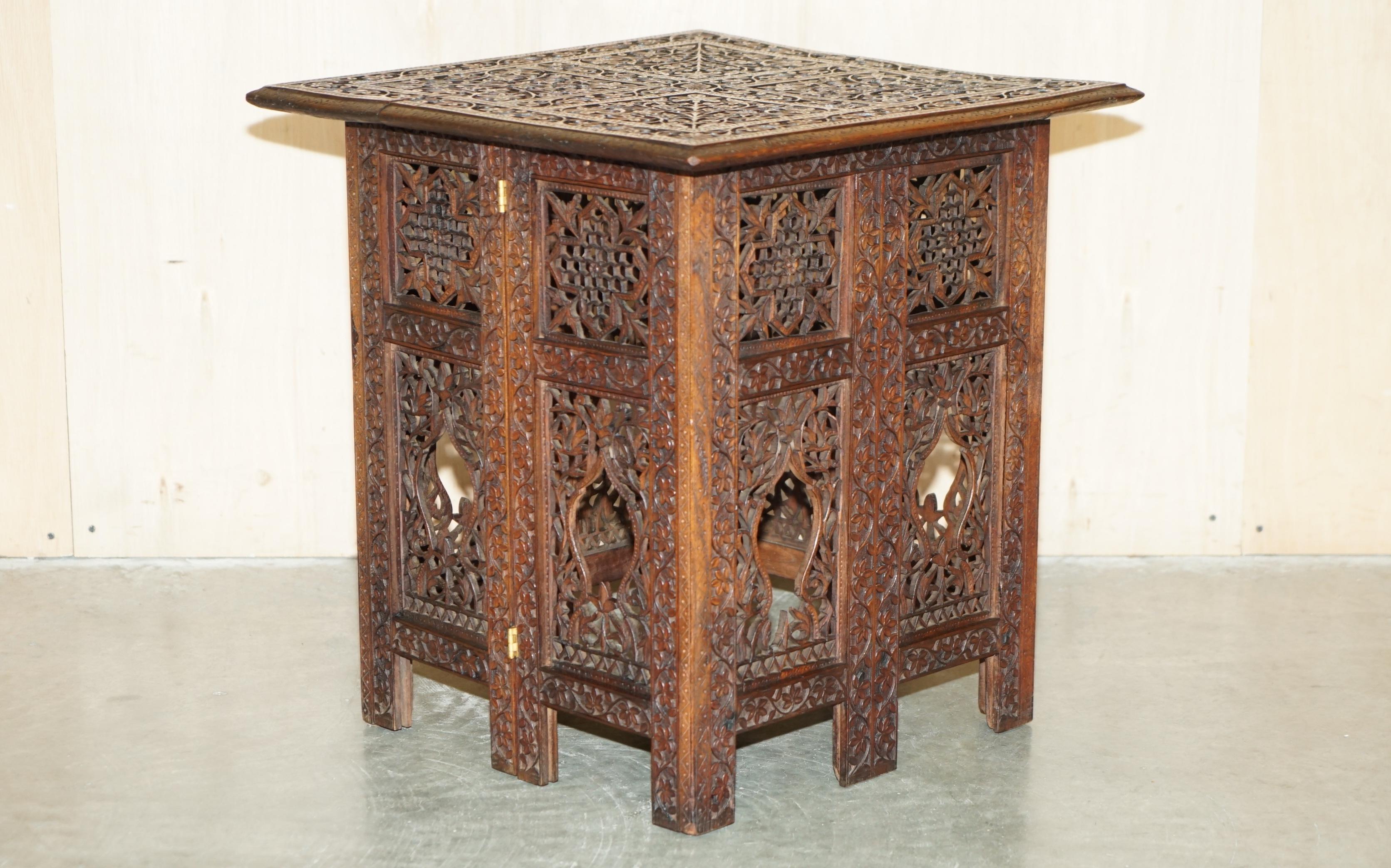 Casa Reale Antiquariato

Royal House Antiques è lieta di offrire in vendita questo squisito tavolino o tavolino da caffè birmano intagliato a mano che si ripiega su se stesso.

Le spese di spedizione indicate sono solo indicative e coprono solo la