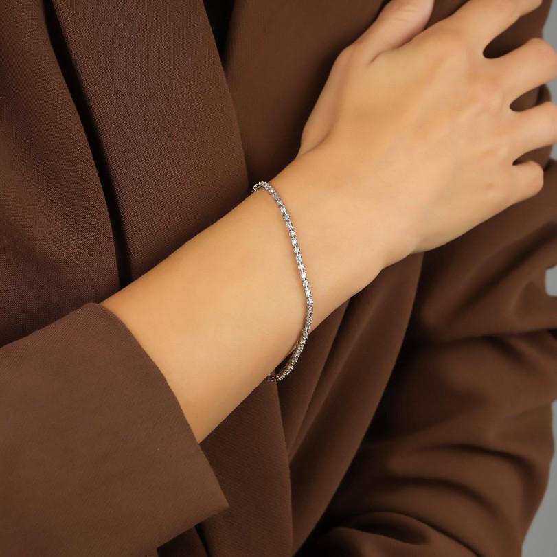 Product Details :

• Made to Order

• Gold Kt: 14kt (18kt available)

• Available Gold Colors: Rose Gold, Yellow Gold, White Gold

•0.60ct Natural Round Diamond

•0.80ct Baguette Diamond Bracelet

• Diamond Color-Clarity: F-G Color VS/SI Clarity

•