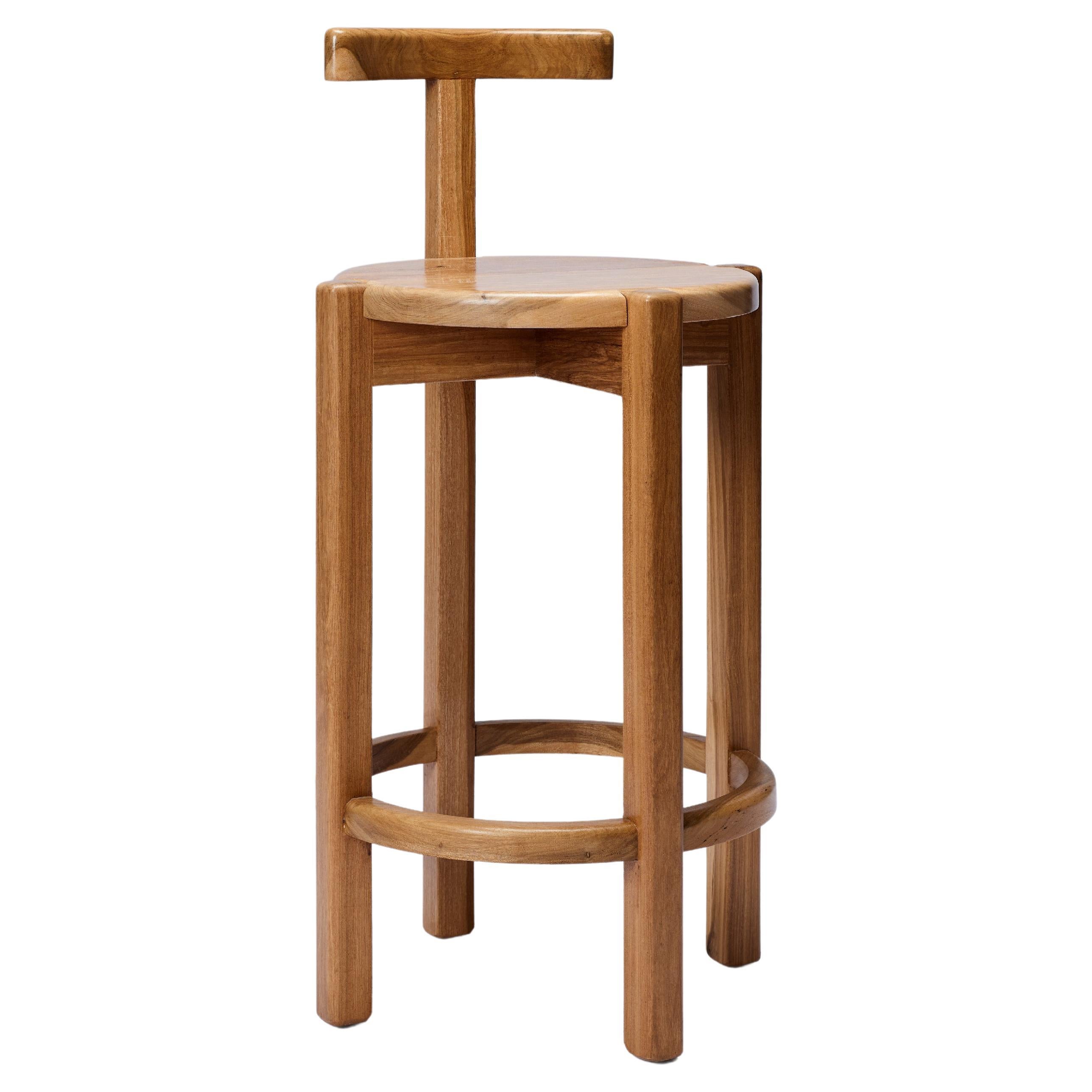 Sgabello da bar contemporaneo ORNO in legno massiccio di Ries