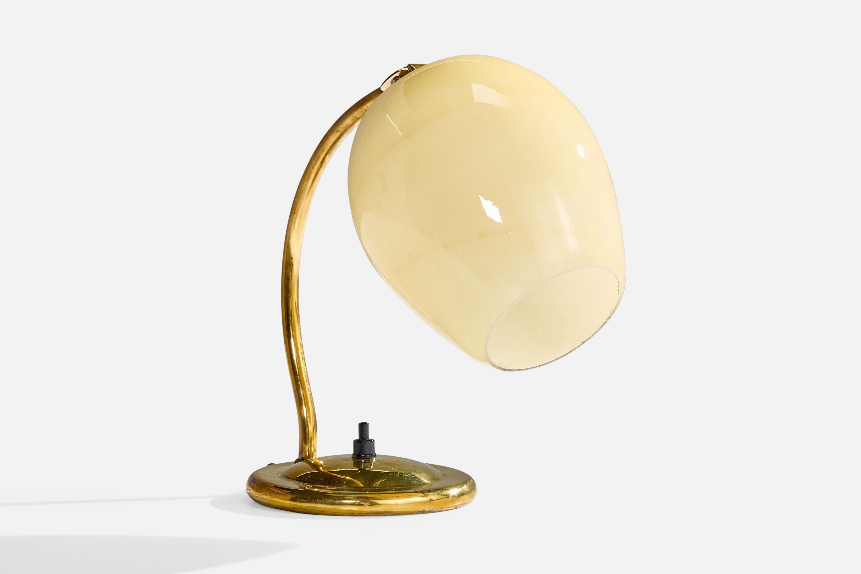 Orno, Tischlampe, Messing, Glas, Finnland, 1950er Jahre (Moderne der Mitte des Jahrhunderts)