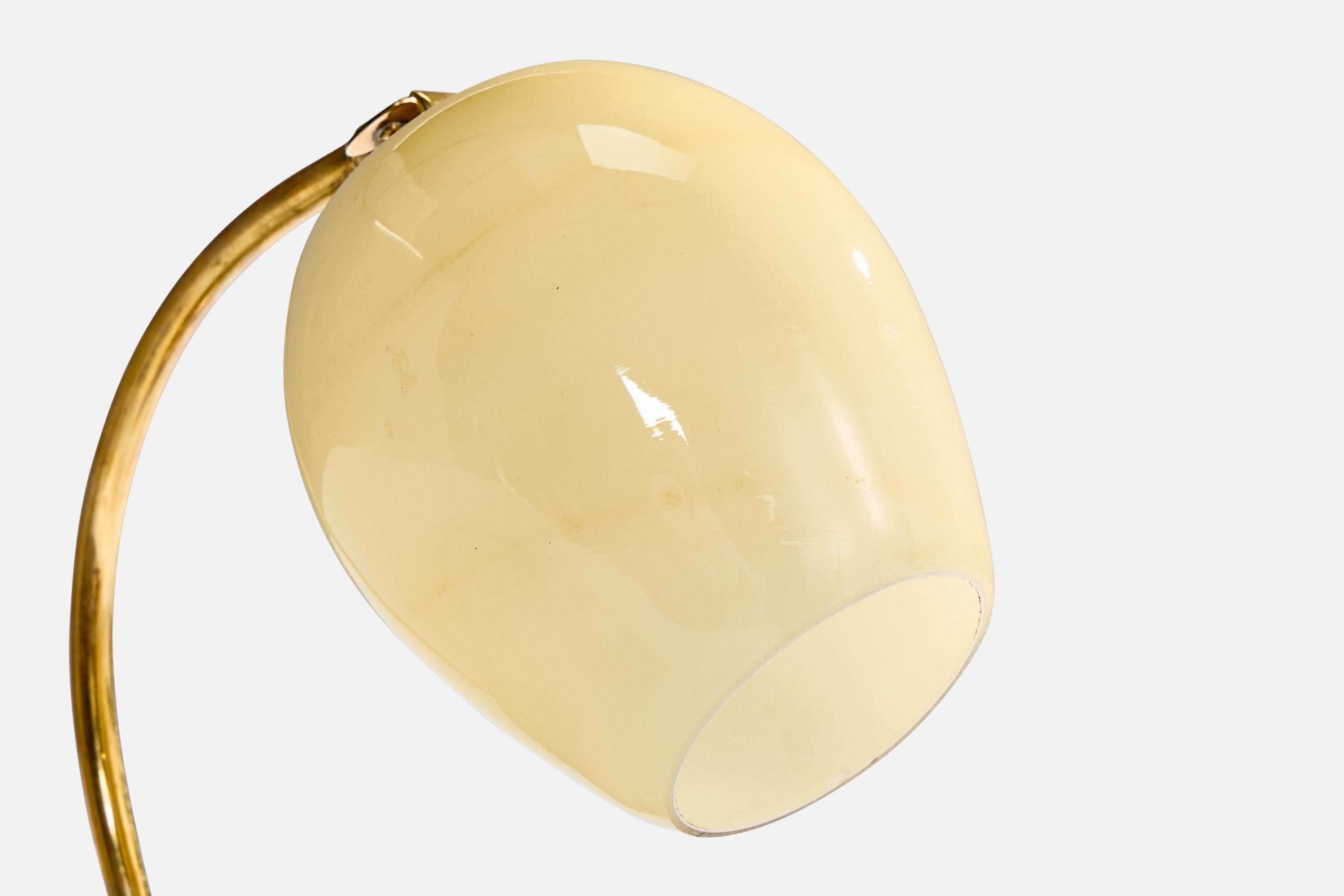 Orno, Tischlampe, Messing, Glas, Finnland, 1950er Jahre im Zustand „Gut“ in High Point, NC