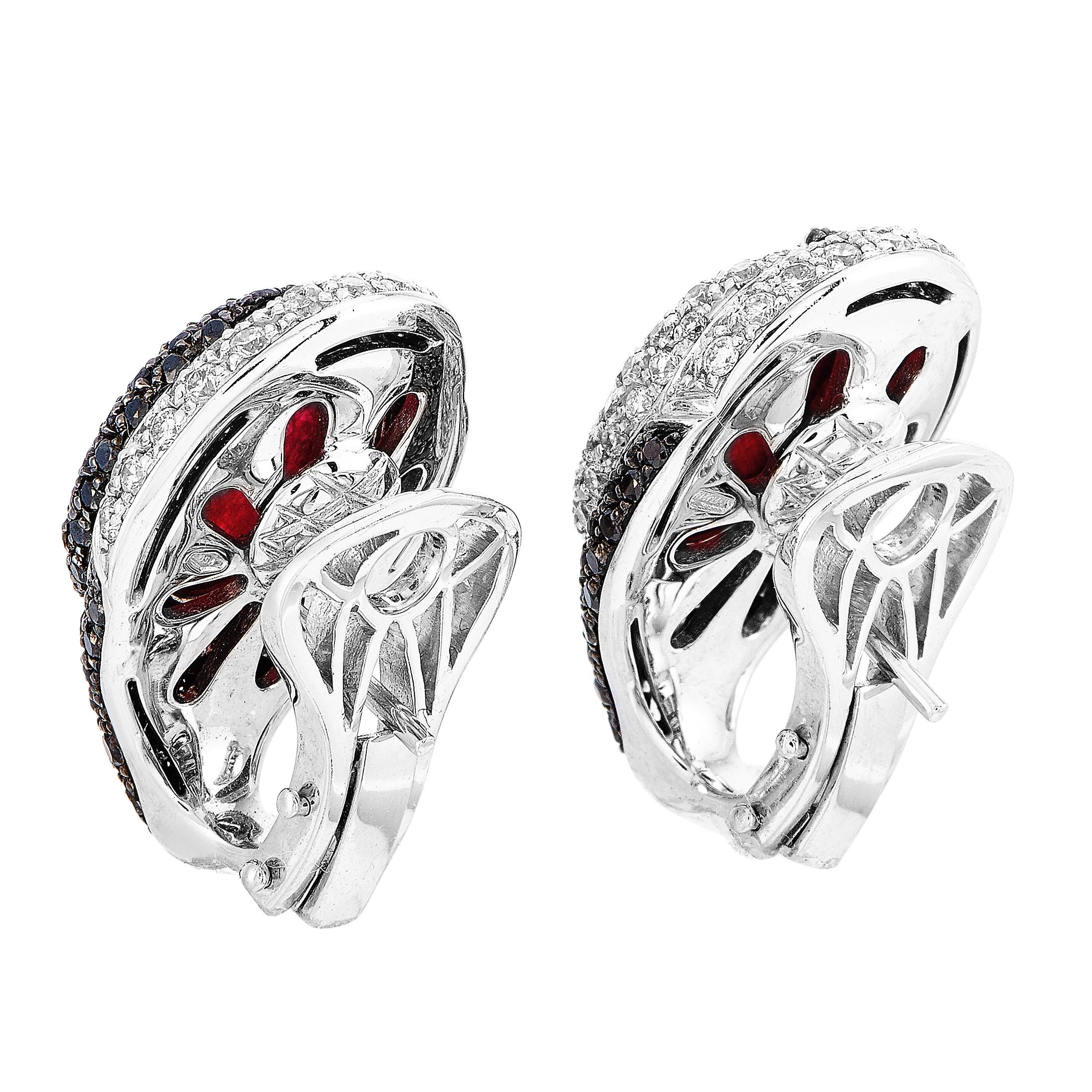 These Oro Trend earrings are crafted from 18K white gold and each of the two weighs 10.3 grams, measuring 0.88” in length and 0.65” in width. The earrings are embellished with carnelians and with white and black diamonds that total 1.25 and 2.15