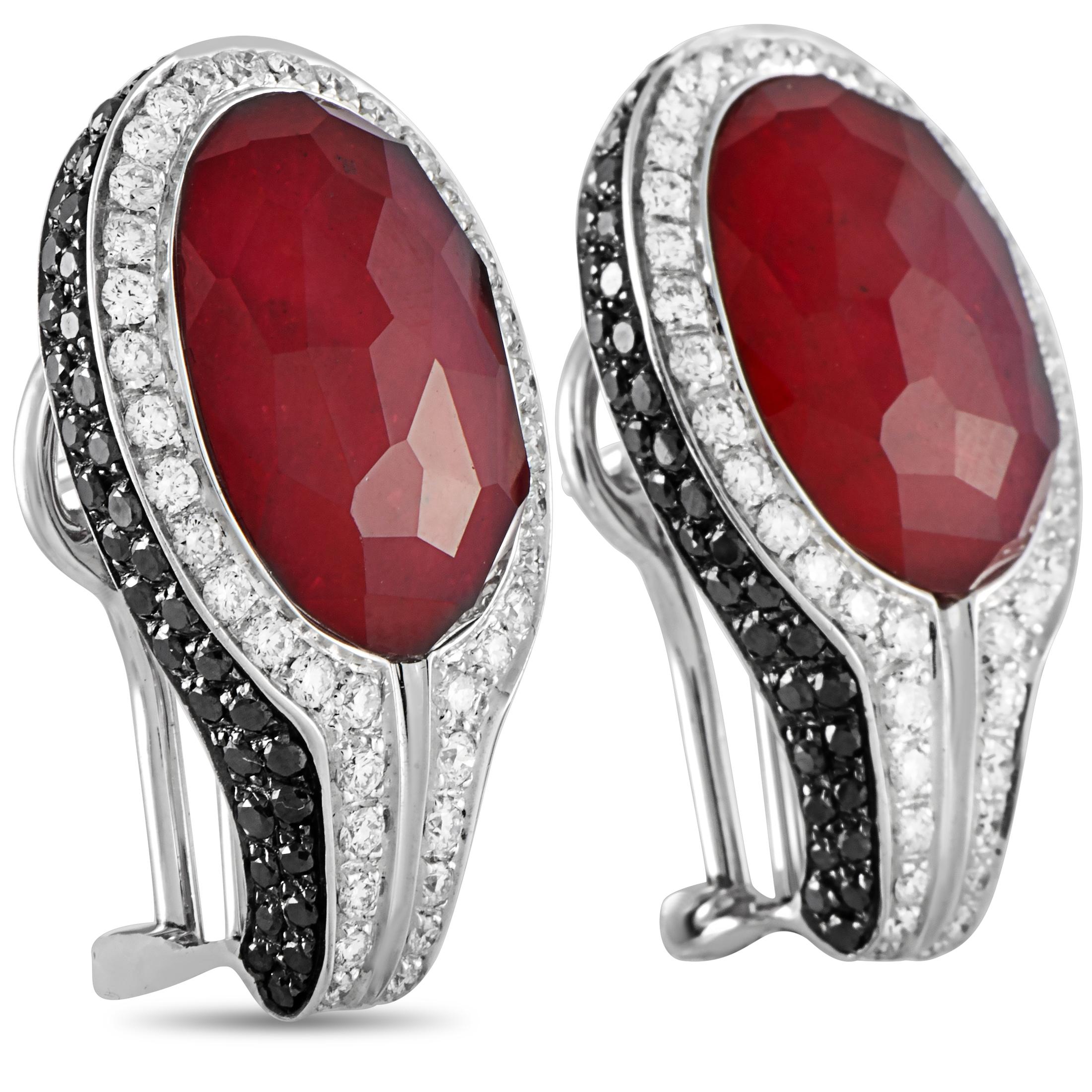These Oro Trend earrings are crafted from 18K white gold and each of the two weighs 10.3 grams, measuring 1.10” in length and 0.40” in width. The earrings are embellished with carnelians and with white and black diamonds that total 1.38 and 2.06
