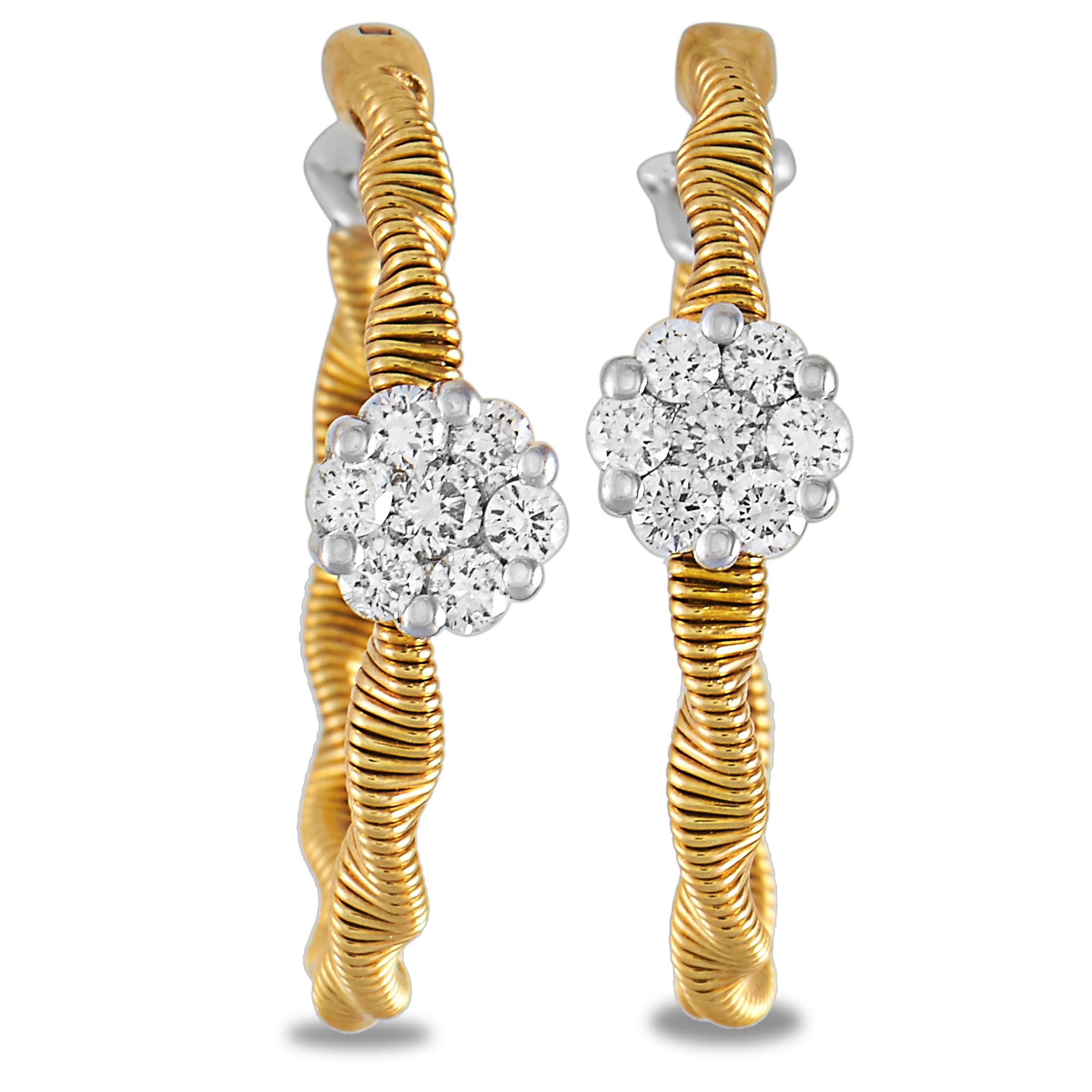 These Oro Trend earrings are crafted from 18K yellow gold and embellished with diamonds that amount to 0.34 carats. The earrings measure 0.90” in length and 0.20” in width and each of the two weighs 2.2 grams.
 
 The pair is offered in brand new
