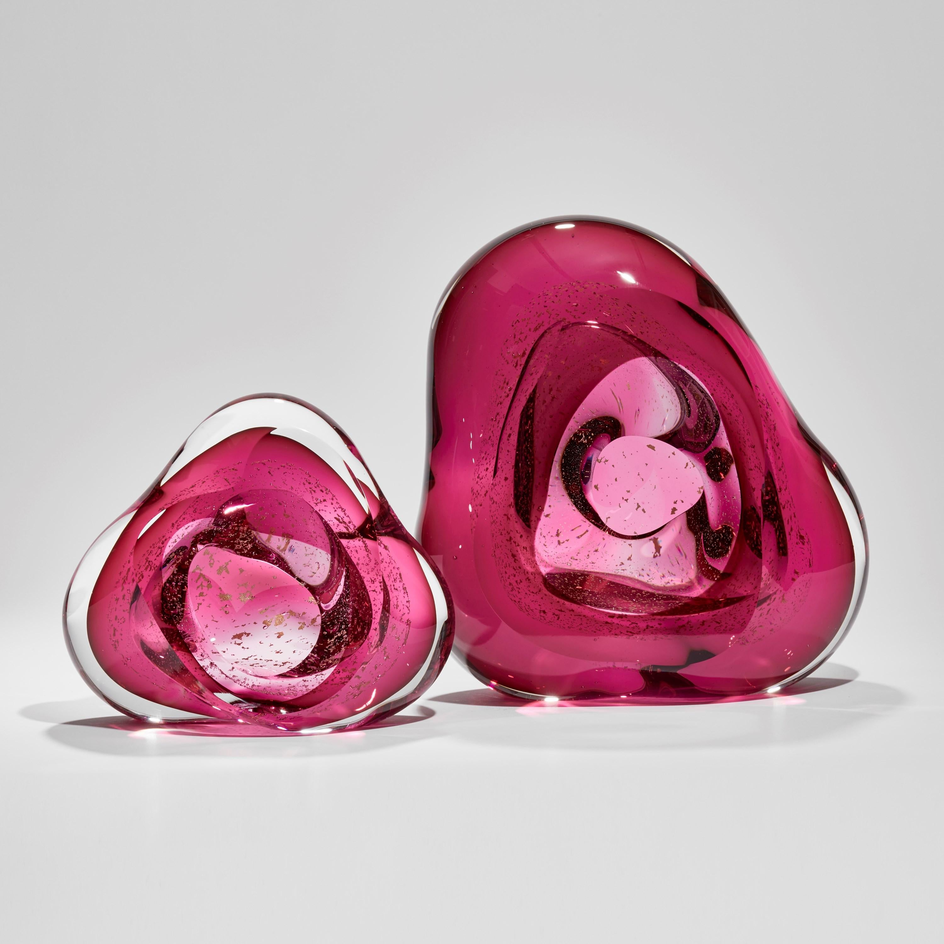 Oro Vug in Fuchsia I, Gold & Pink Glass Geode Sculpture by Samantha Donaldson In New Condition For Sale In London, GB