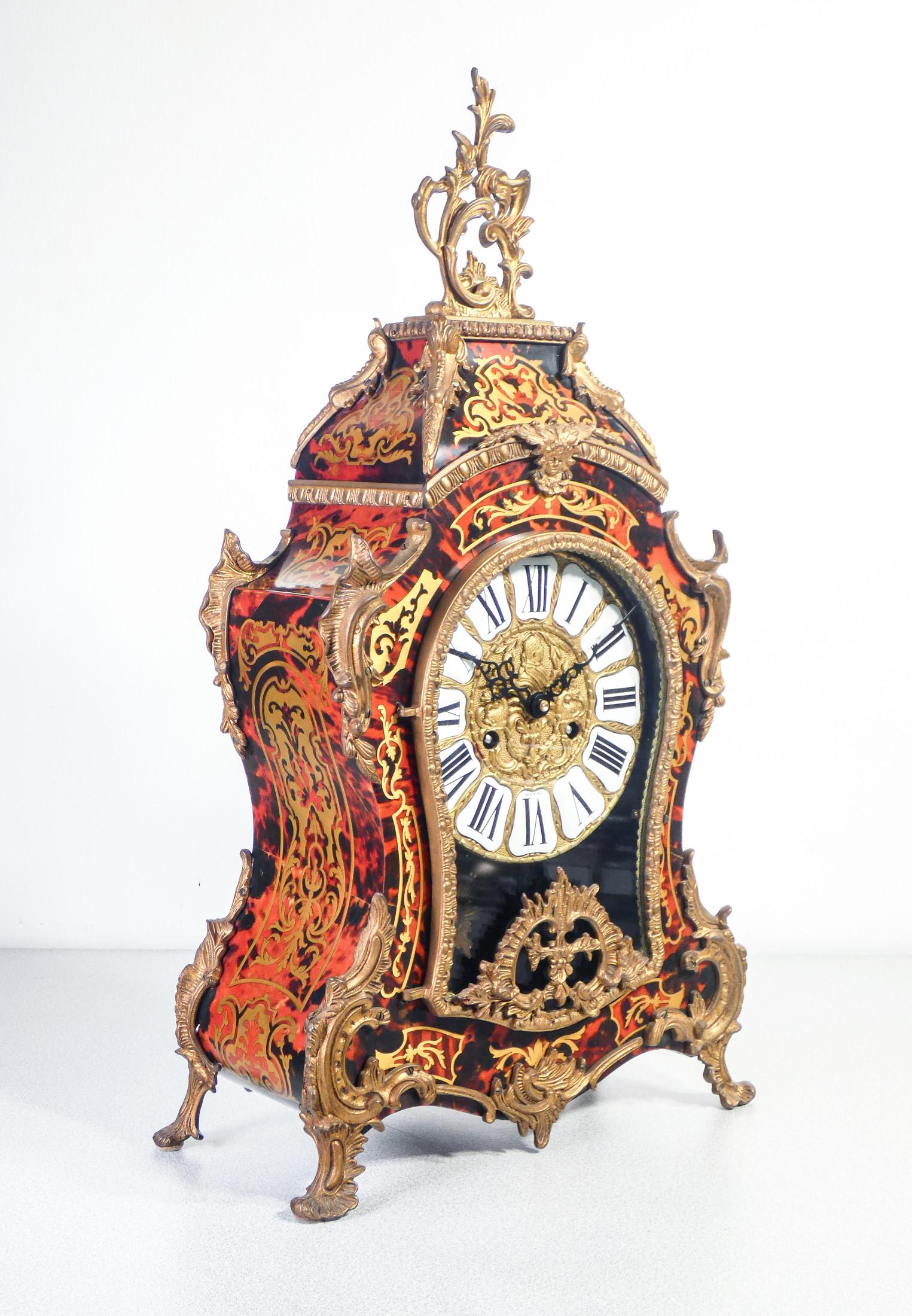 Pendulum Clock
Louis XIV-style boulle,
fHS movement
Franz Hermle Sohn.

ORIGIN
Italy/Germany

PERIOD
Novecento

MARK
Mechanism
FHS
Franz Hermle Sohn

MODEL
Boulle pendulum clock

DIMENSIONS
H 58 cm
L 32.5 cm
D 15.5 cm

CONDITIONS
Very beautiful