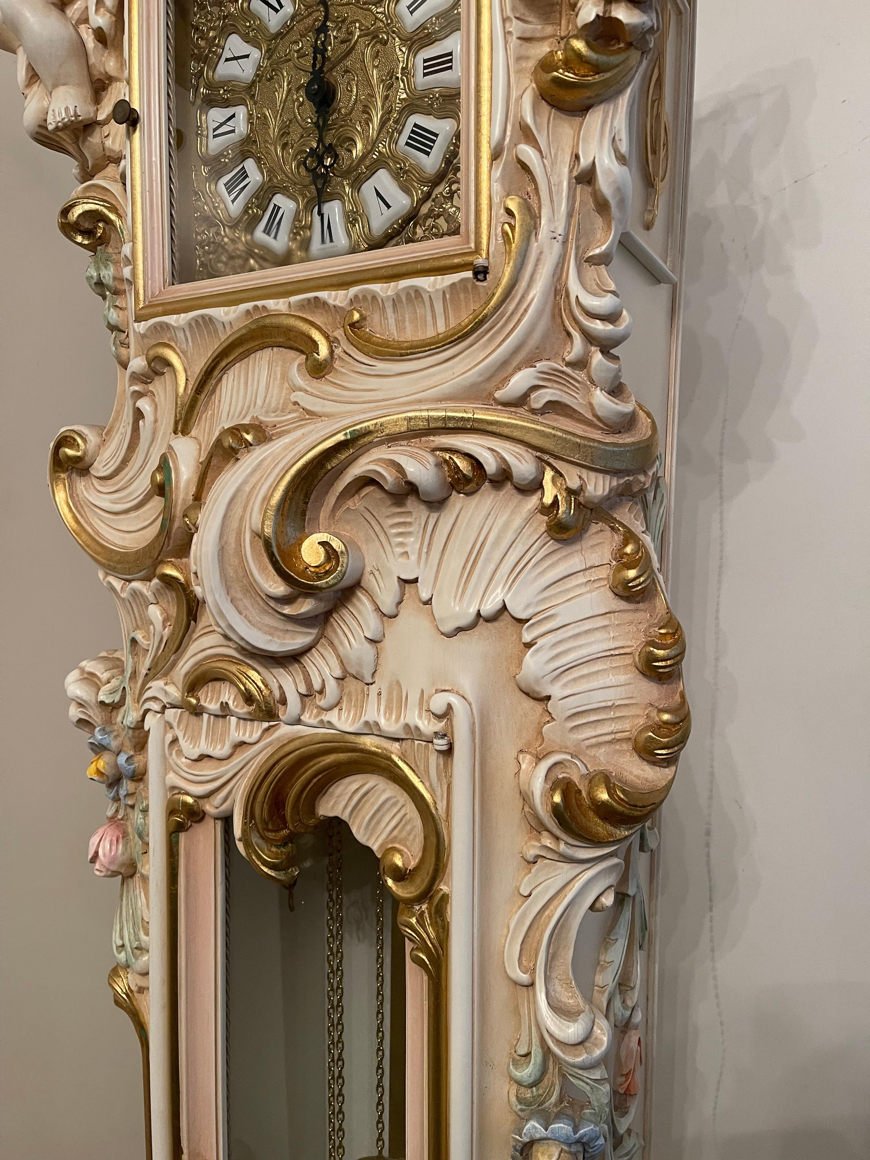  Orologio a Pendolo in Legno Laccato Style barocco veneziano 700 en vente 1