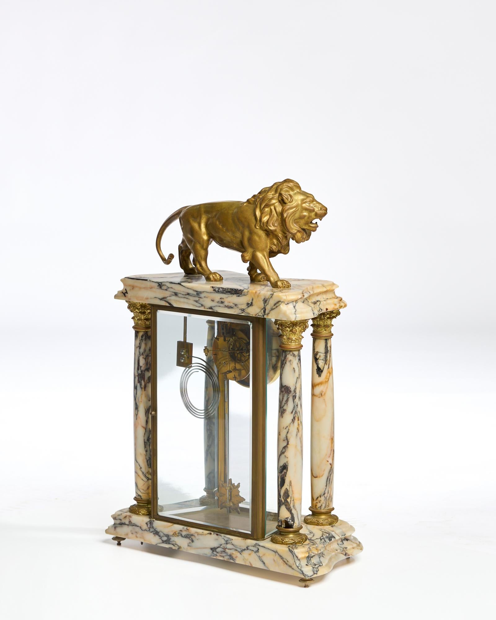 Orologio architettonico con leone e bronzo dorato In condizioni buone in vendita a Vicenza, IT