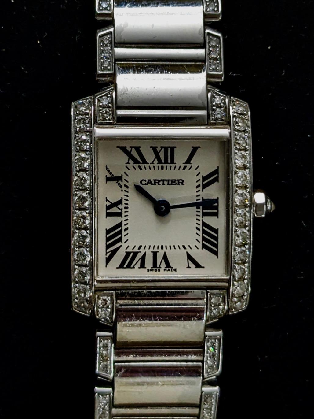 Cartier Francaise Diamonds
Referenza 2384
Materiale acciaio e diamanti taglio brillante
Diametro 20x25 mm
Movimento al quarzo
L'orologio è fornito con la scatola originale, perfettamente funzionante.