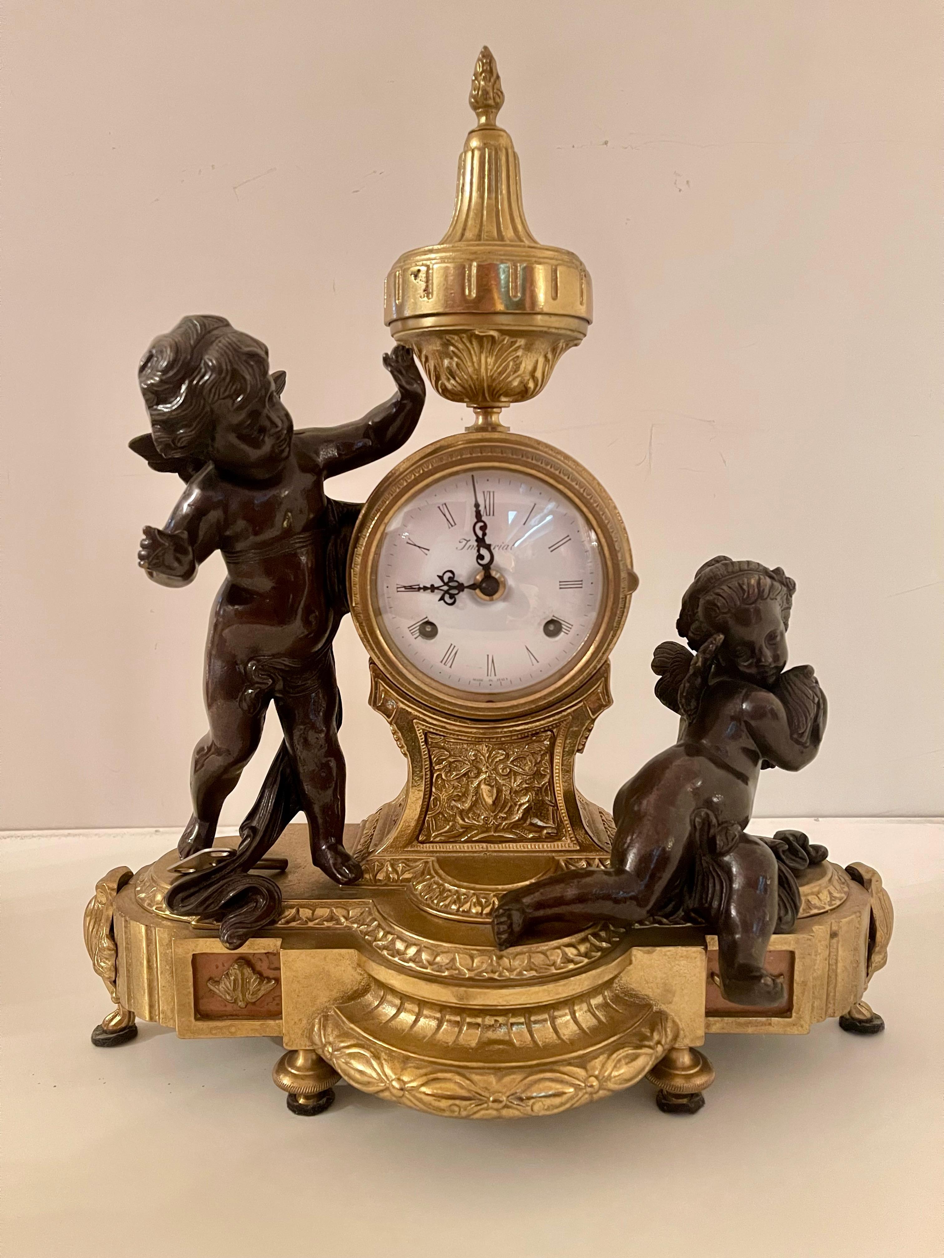 Orologio classico italiano meccanico in bronzo con due putti anni '70 (Sonstiges) im Angebot