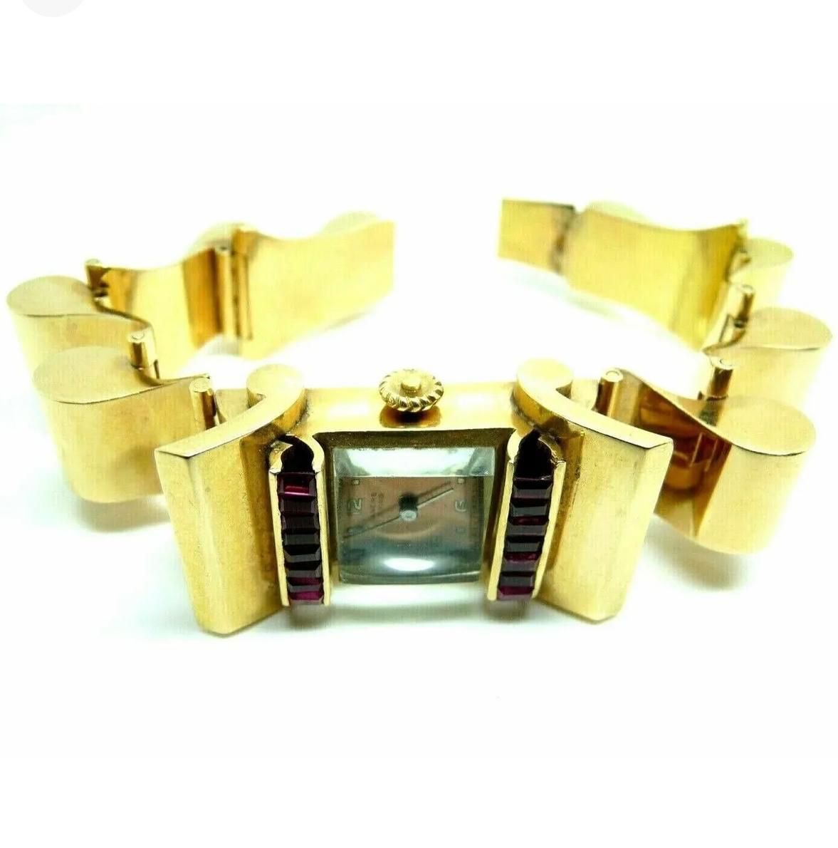 Art Deco style antique women's watch in 18k solid gold with rubies For Sale 1