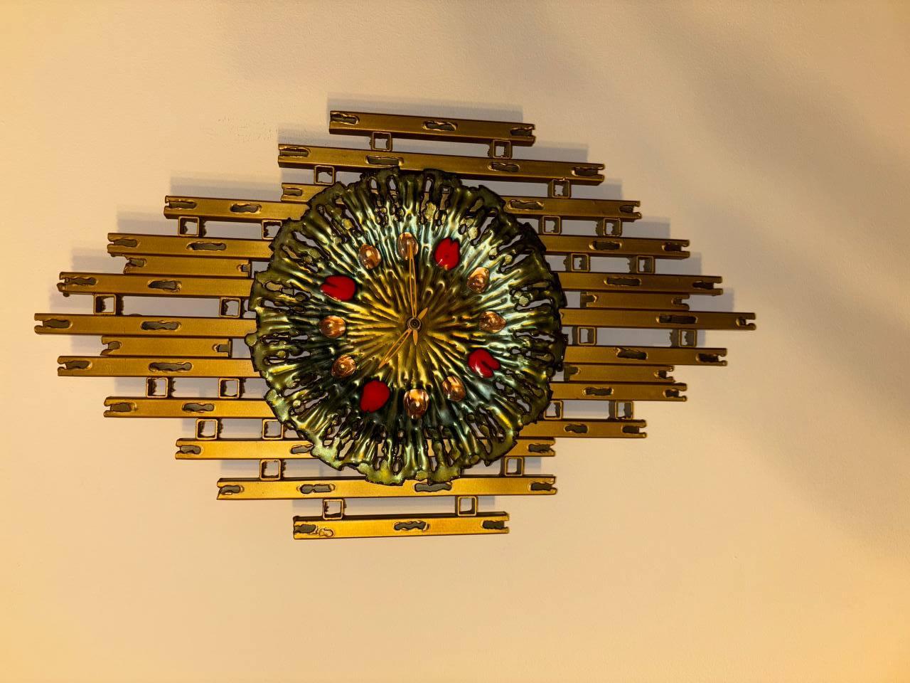 Brutalist sculpture wall clock by Franco Bastianelli 1960 In Good Condition For Sale In Palermo, IT
