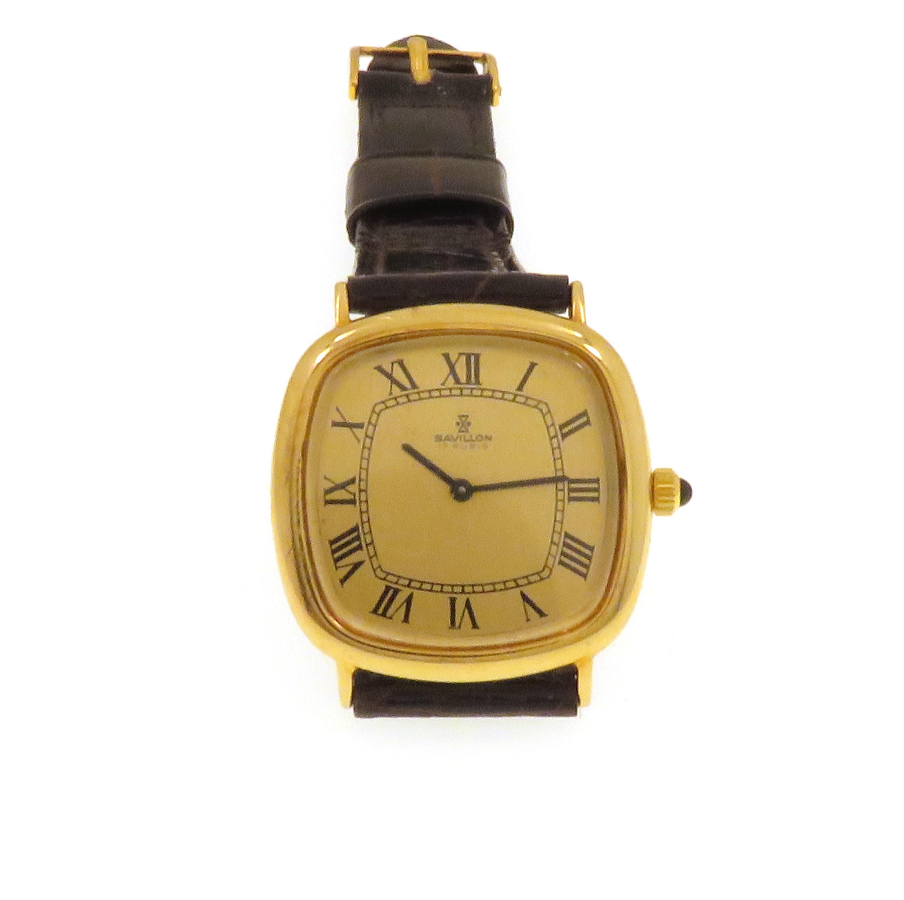 Orologio da polso meccanico a carica manuale in oro giallo 18k fabbricato in Svizzera negli anni  '70. L'orologio è funzionante ma non revisionato recentemente. Cassa in oro massiccio del peso di 12.5 grammi.
La Savillon fu acquisita negli anni '50