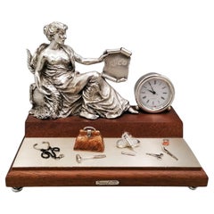 Schreibtischuhr Göttin Fortuna 'Medizin' mit Miniatur-Arztinstrumenten