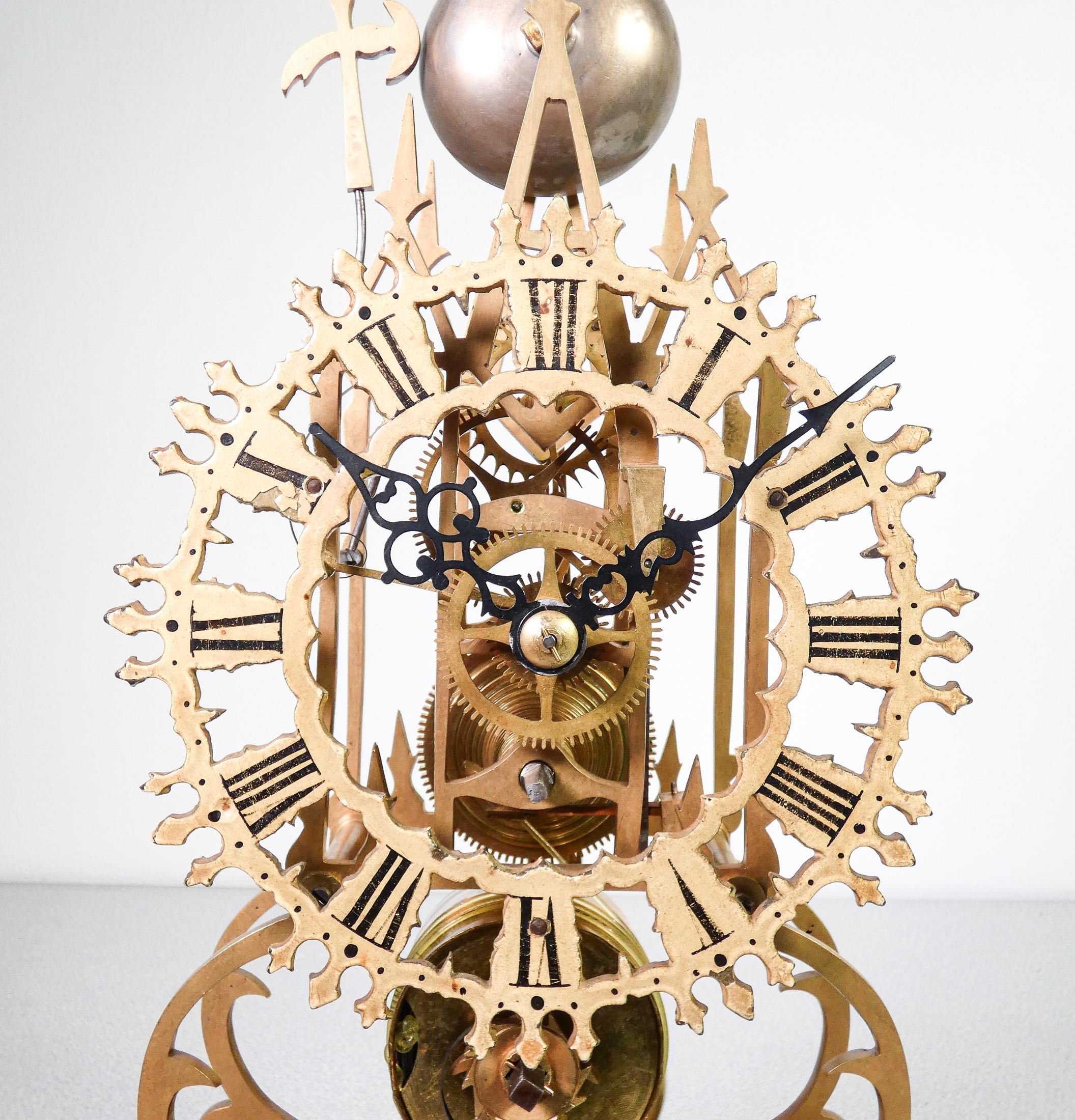 Orologio da tavolo francese Squelette, struttura scheletrata. Seconda Metà 1800 For Sale 1