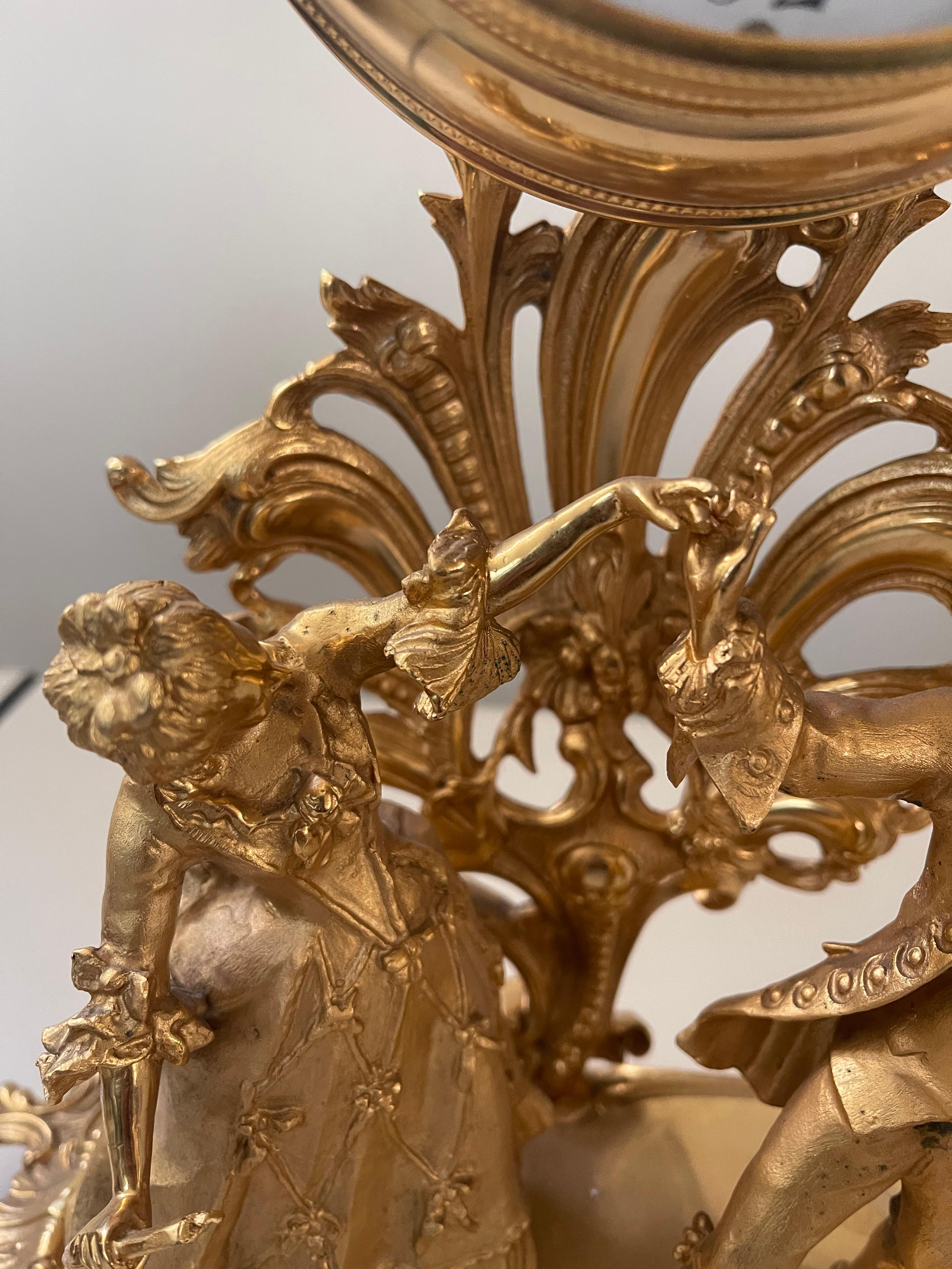 20th Century Pendule de table en bronze doré de style français, 20e siècle en vente