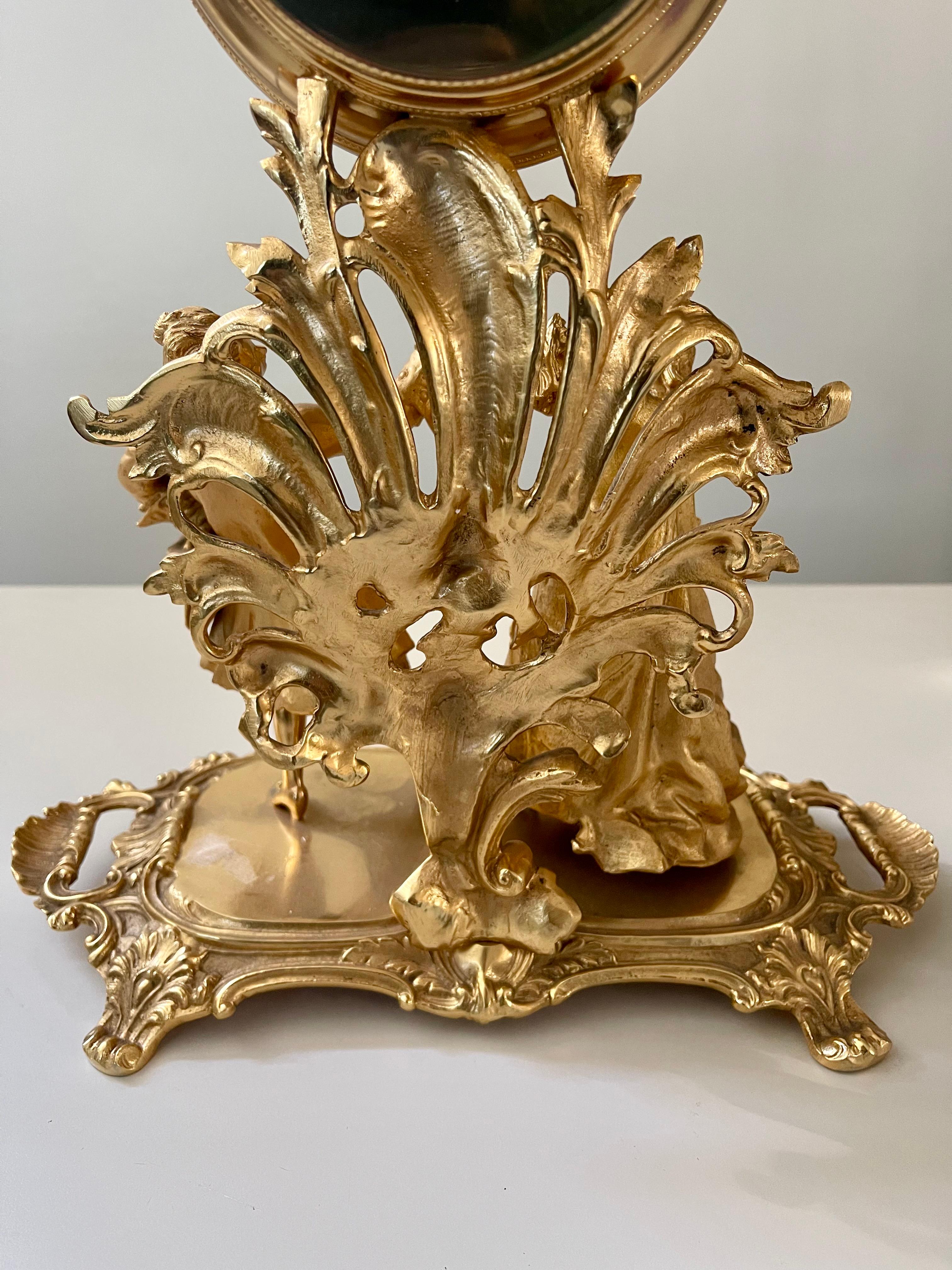 Pendule de table en bronze doré de style français, 20e siècle en vente 2