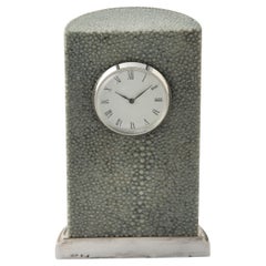 Reloj de Sobremesa Verde Salvia  Diseño inspirado en las columnas románicas