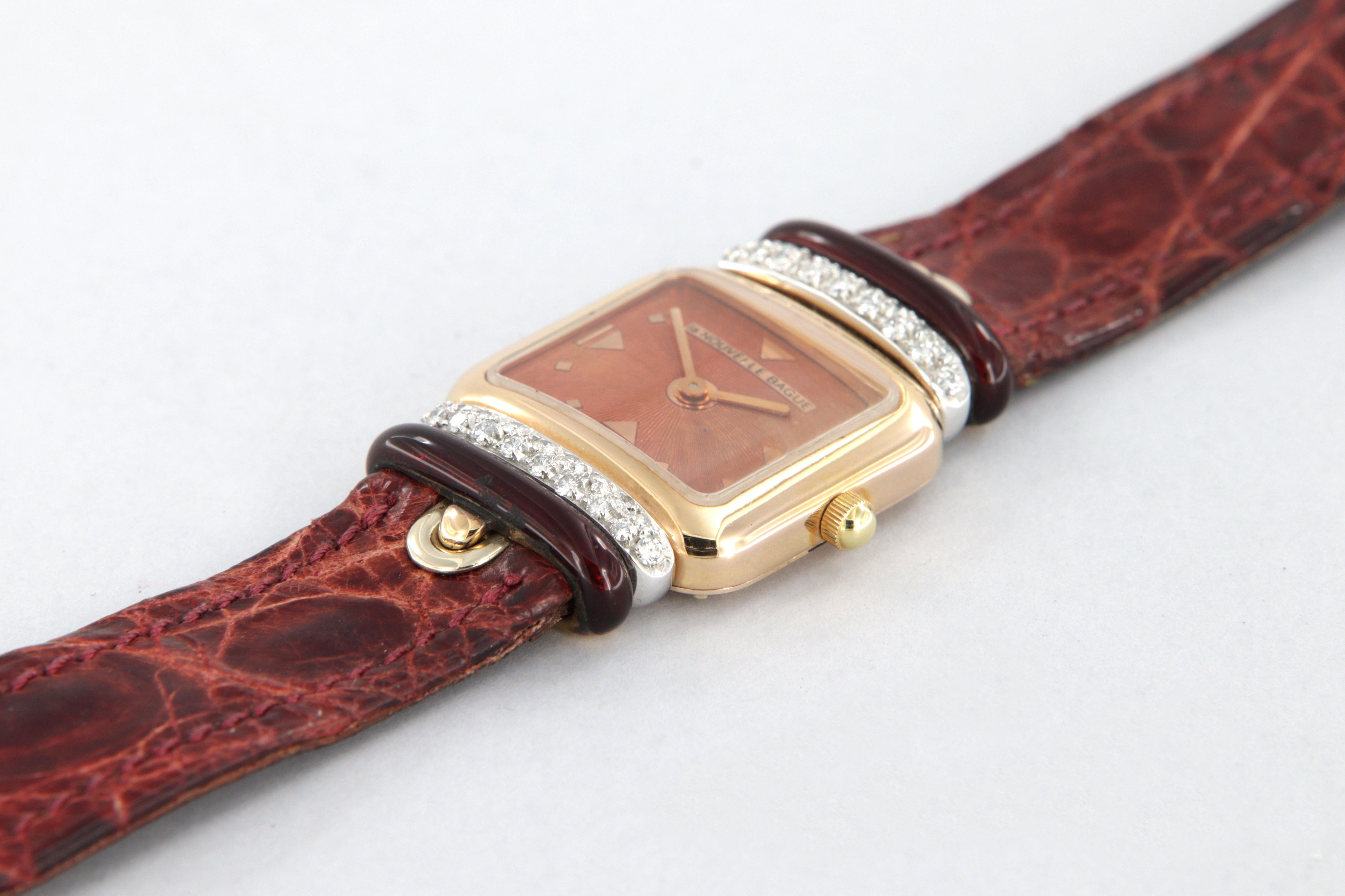 Montre La Nouvelle Bague en or 18 carats, émail et diamants Pour femmes en vente