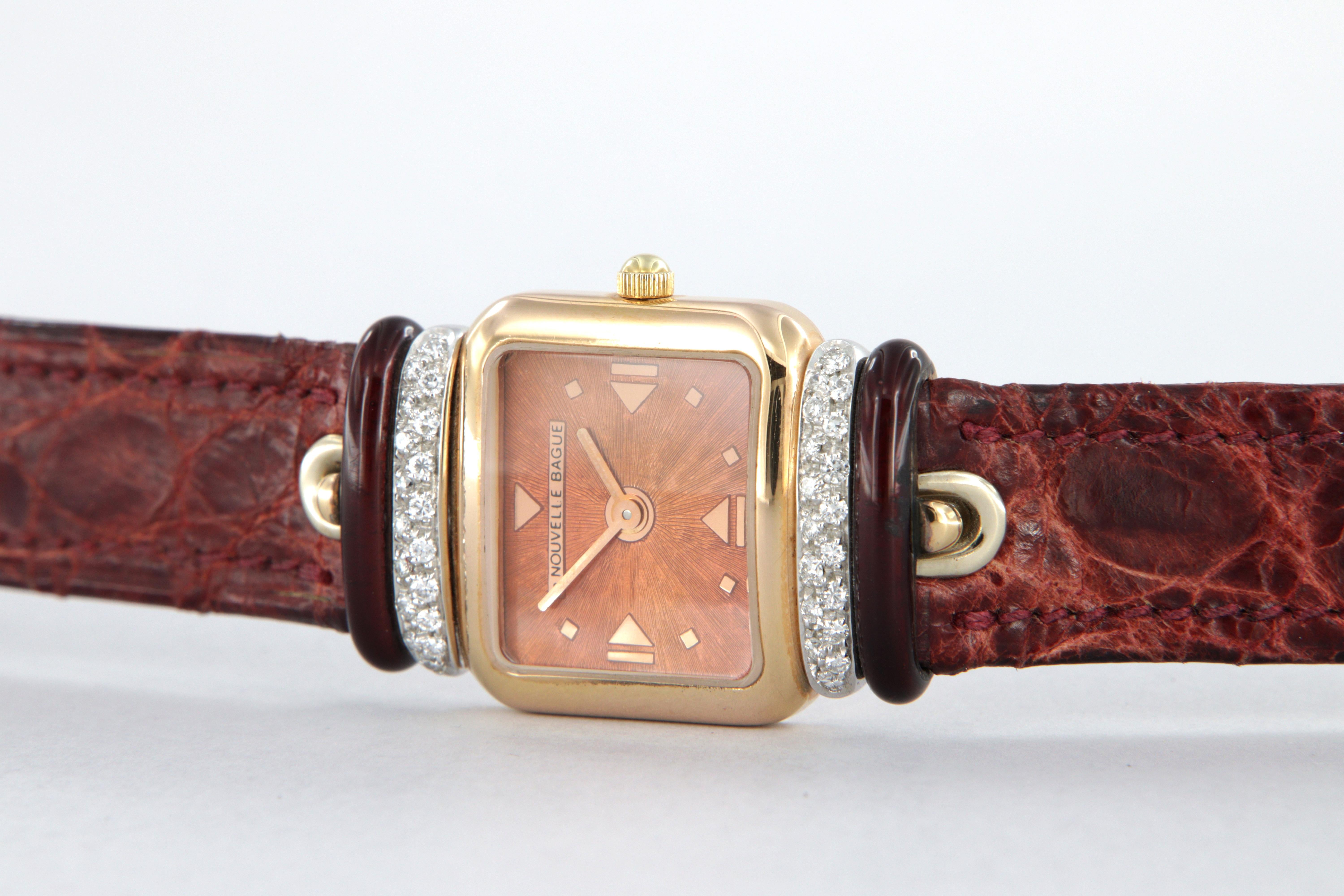 Montre La Nouvelle Bague en or 18 carats, émail et diamants en vente 2
