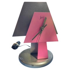 Radical Memphis style table lamp clock, lacquered metal, 1980s