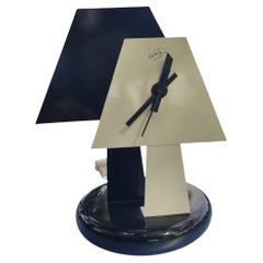 Radical Memphis style table lamp clock, lacquered metal, 1980s