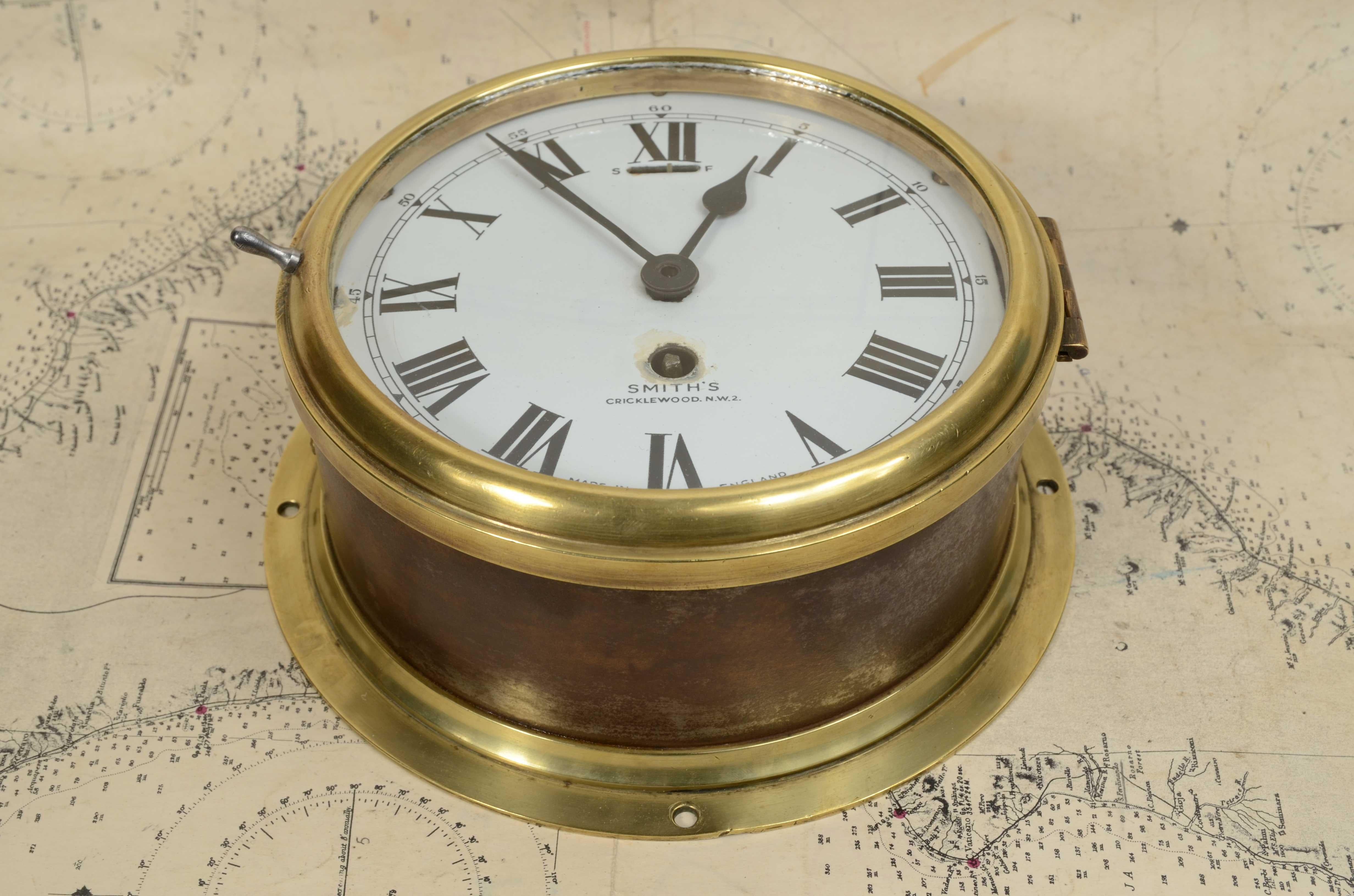 Horloge marine murale 7 jours signée Smith's Circklewood N. W. 2 de 1932 en vente 5
