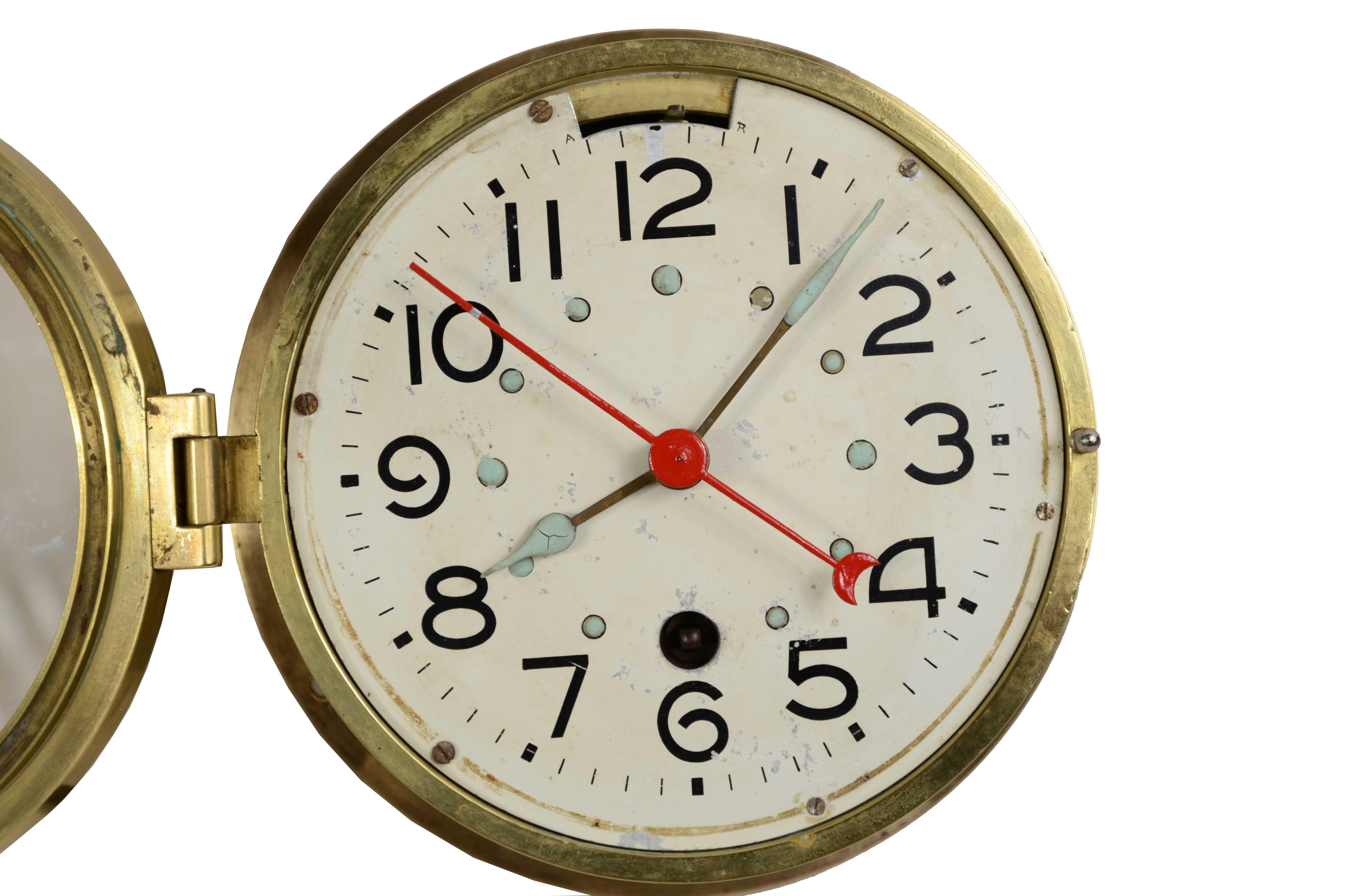 Brass 7-day winding nautical wall clock, signed S. Marti 1931. In Good Condition For Sale In Milan, IT