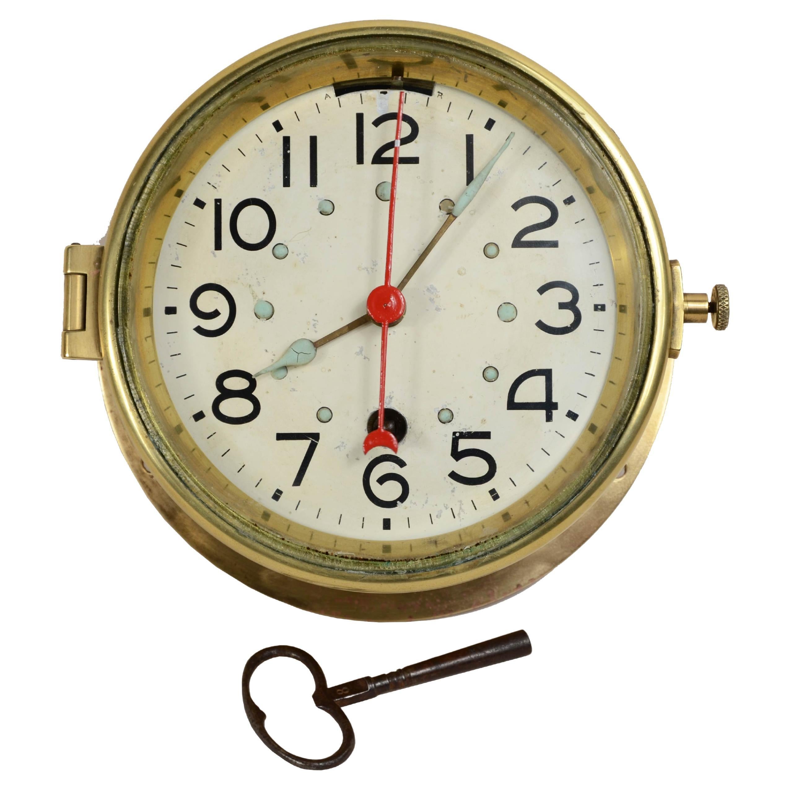 Nautische Wanduhr aus Messing mit 7-Tage-Aufzug, signiert S. Marti 1931.