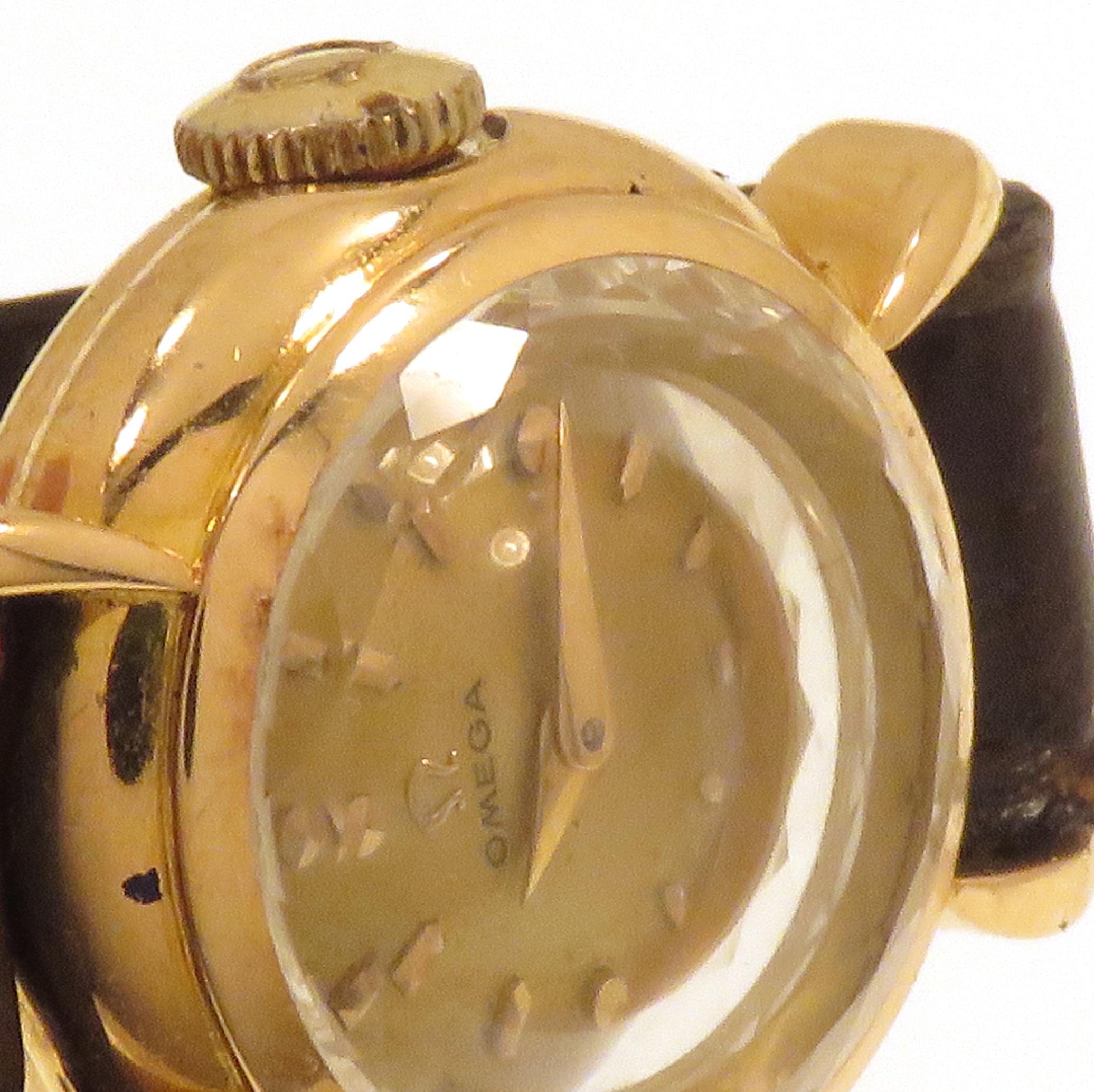 Omega Women's 1950 Gold Wrist Watch For Sale 2