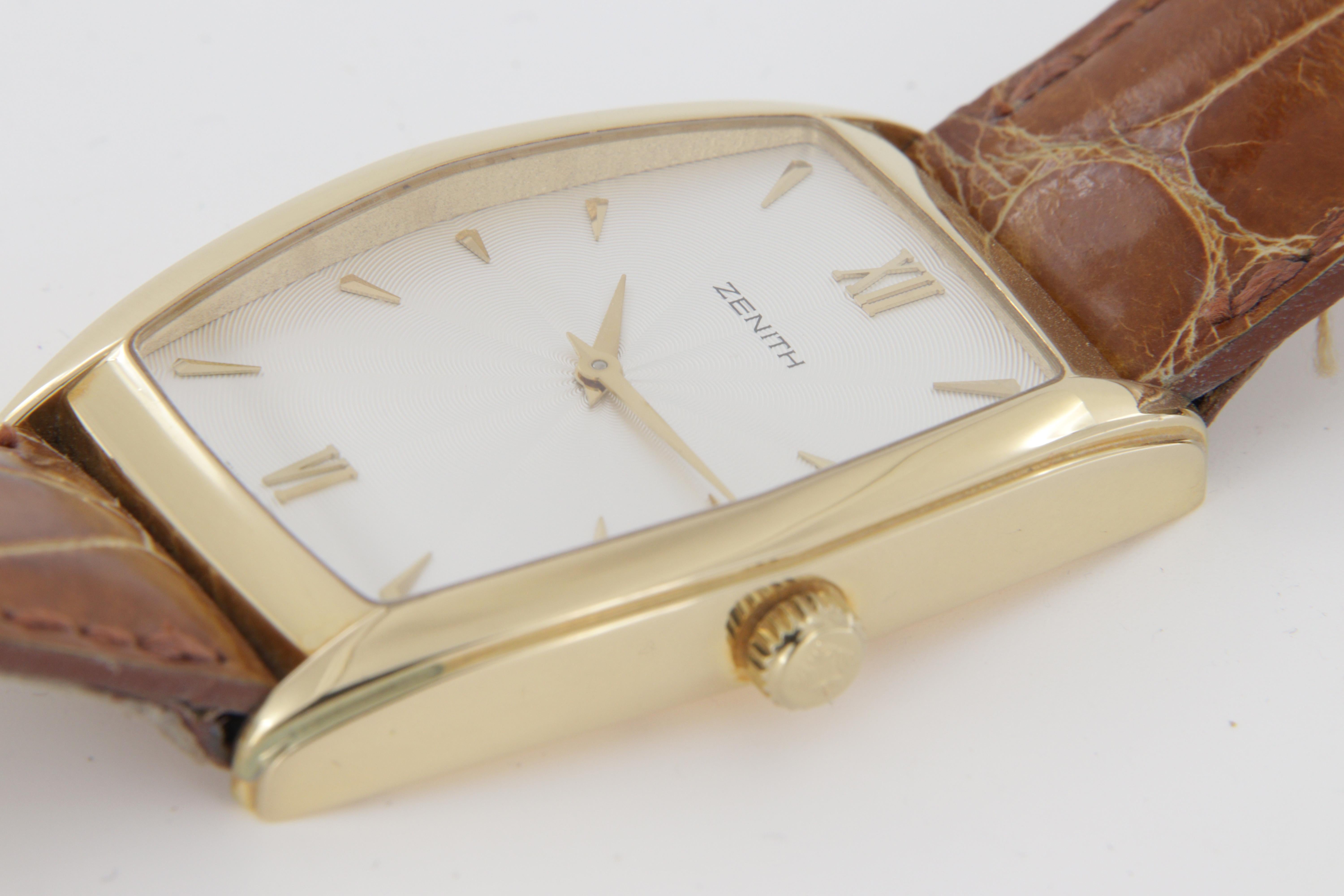 Zenith tonneau gold watch with manual winding new old stock en vente 10