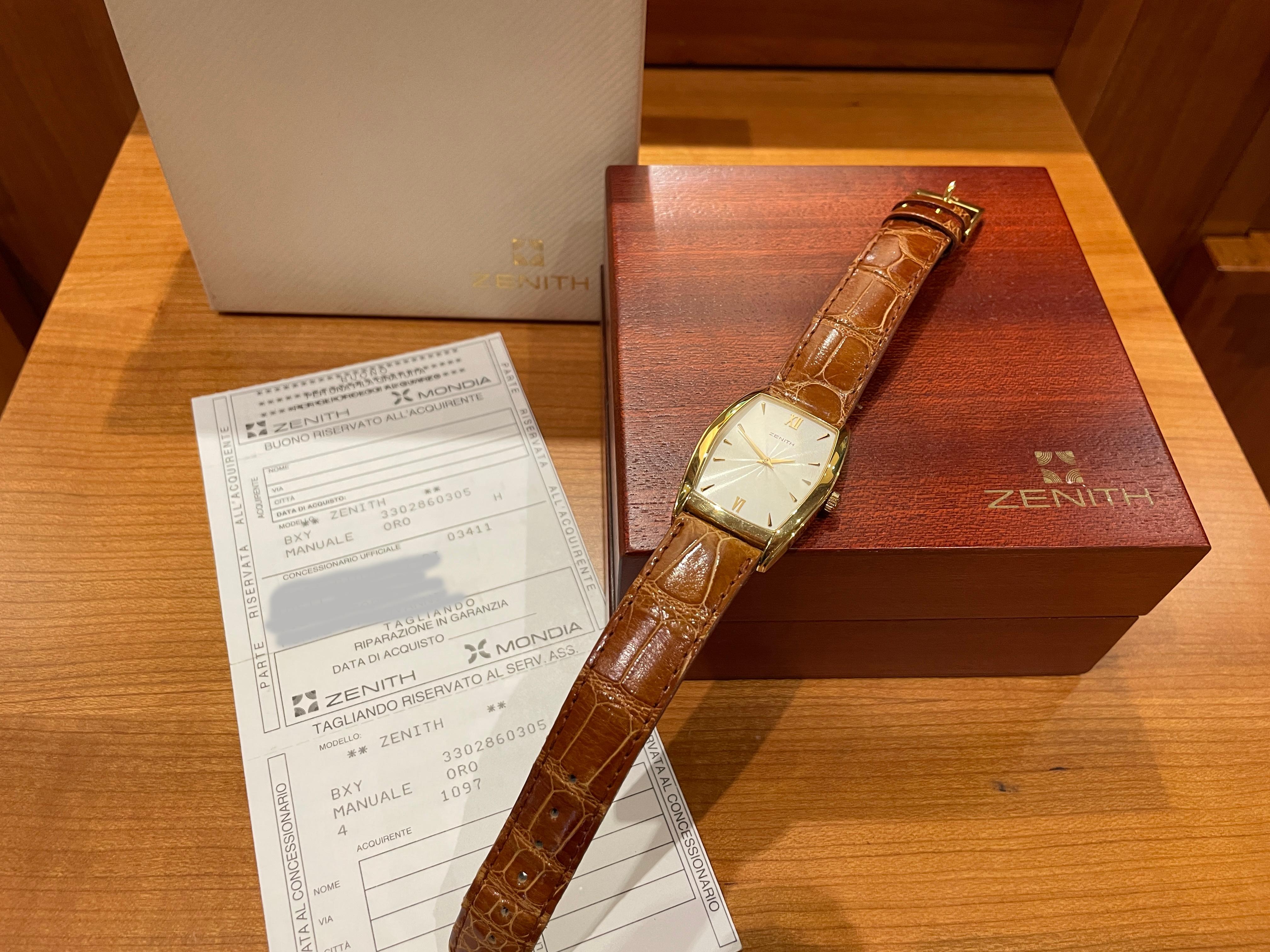 Zenith tonneau gold watch with manual winding new old stock en vente 11