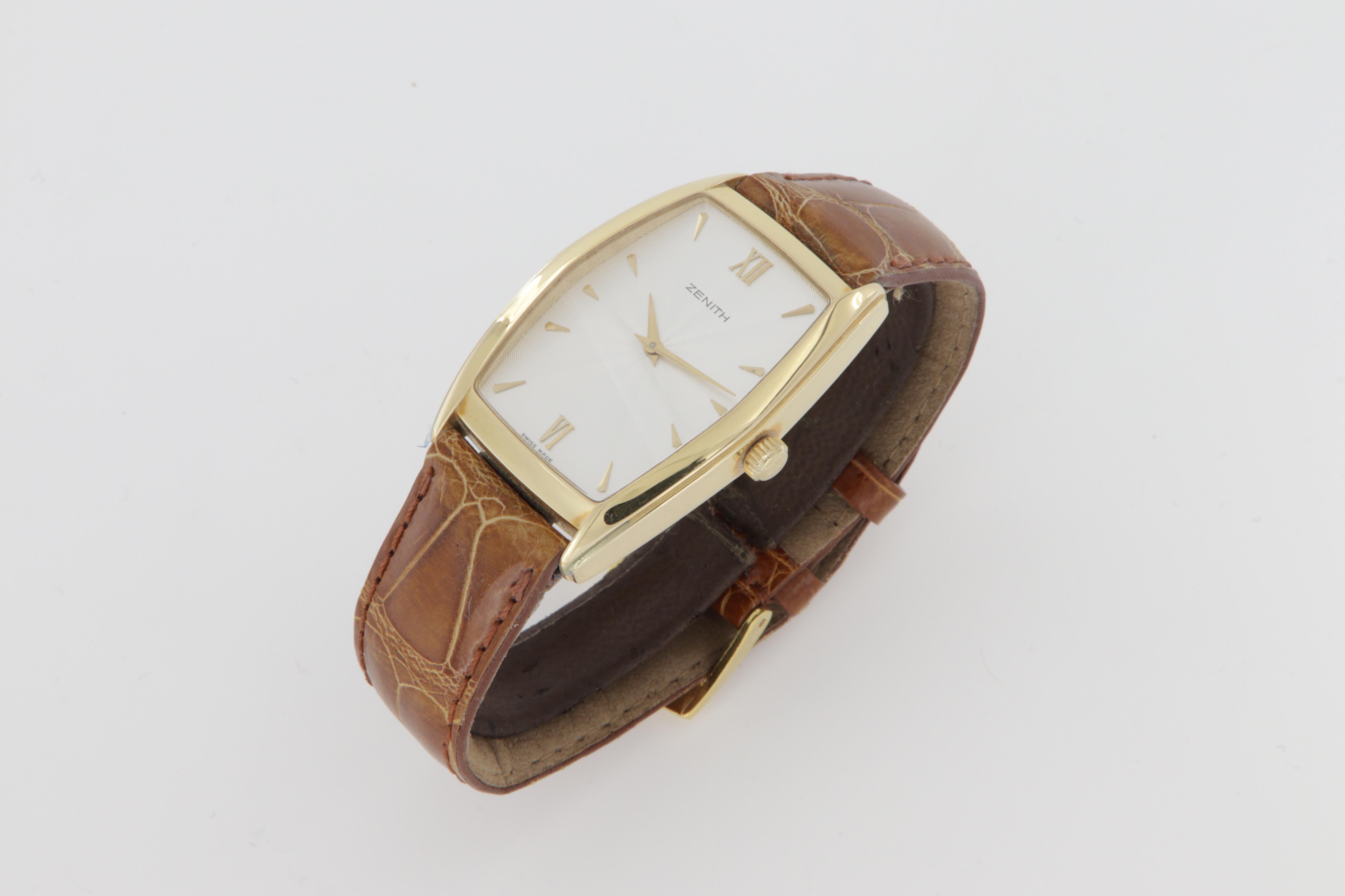 Zenith tonneau gold watch with manual winding new old stock Neuf - En vente à Perugia, IT