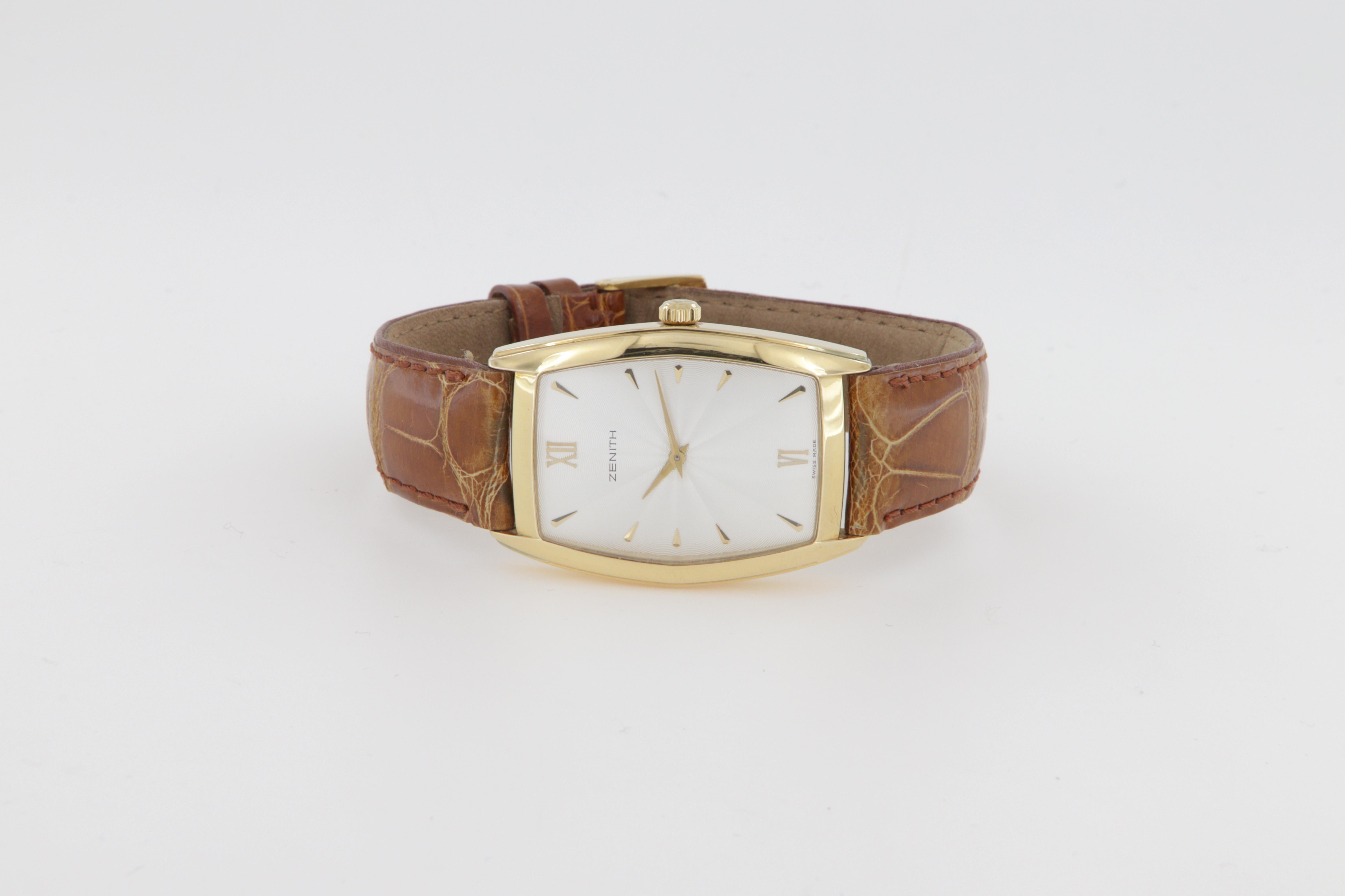 Zenith tonneau gold watch with manual winding new old stock en vente 1