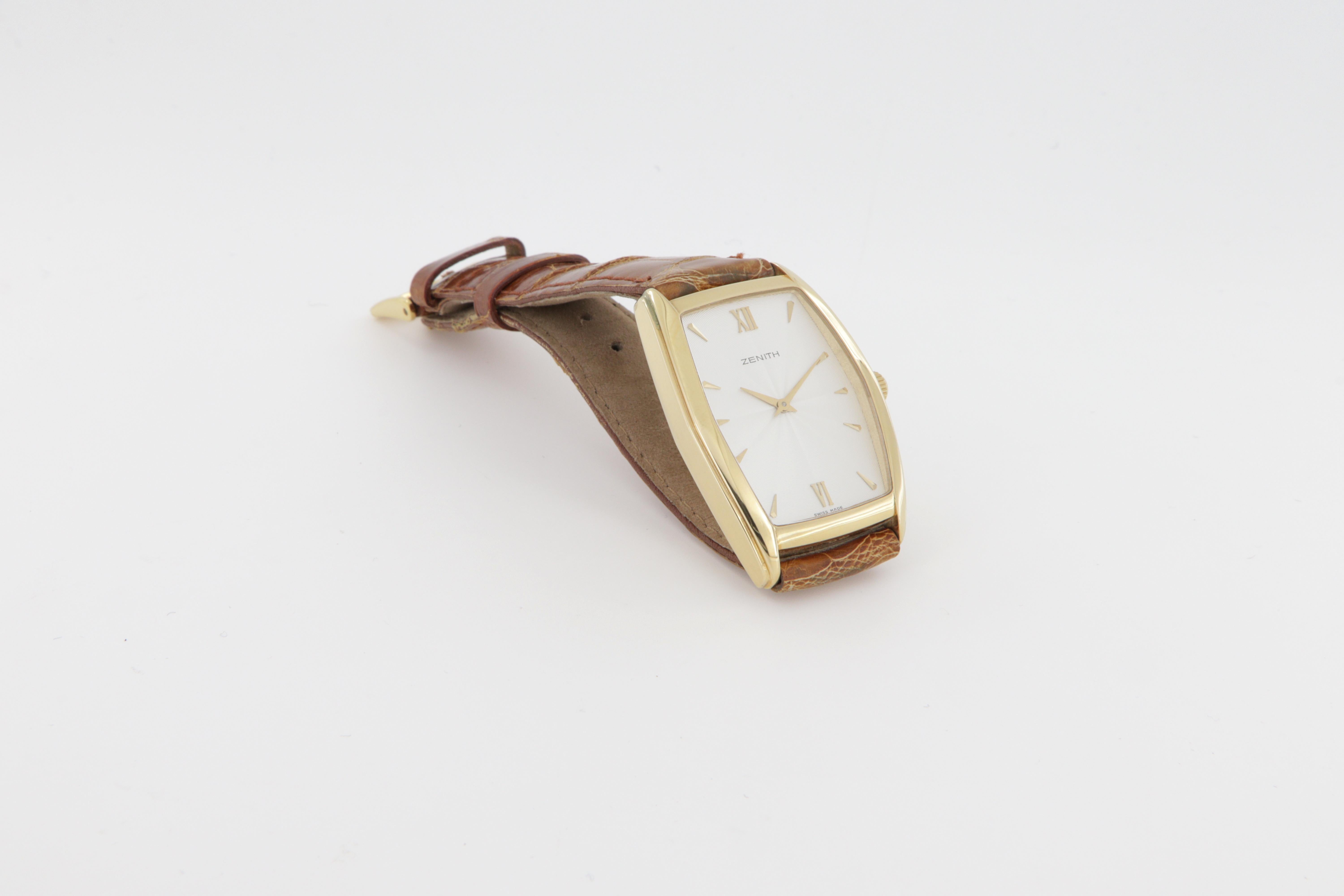 Zenith tonneau gold watch with manual winding new old stock en vente 2